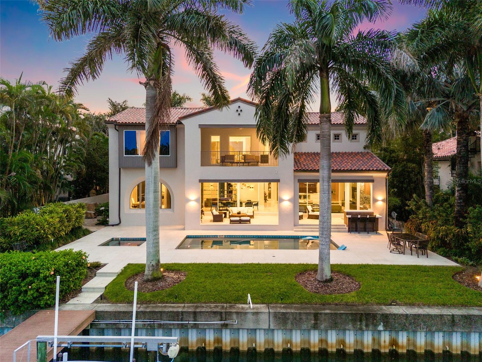 851 BRIGHTWATERS Blvd ST PETERSBURG, FL 33704