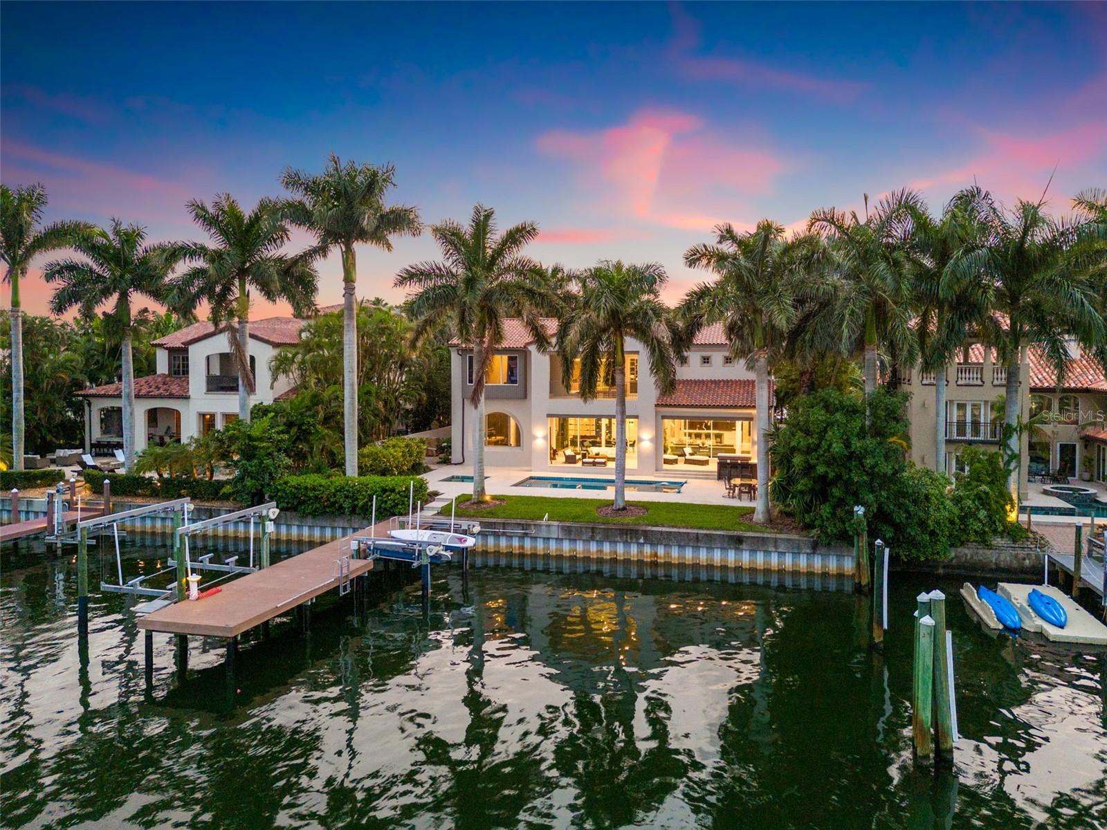 851 BRIGHTWATERS Blvd ST PETERSBURG, FL 33704