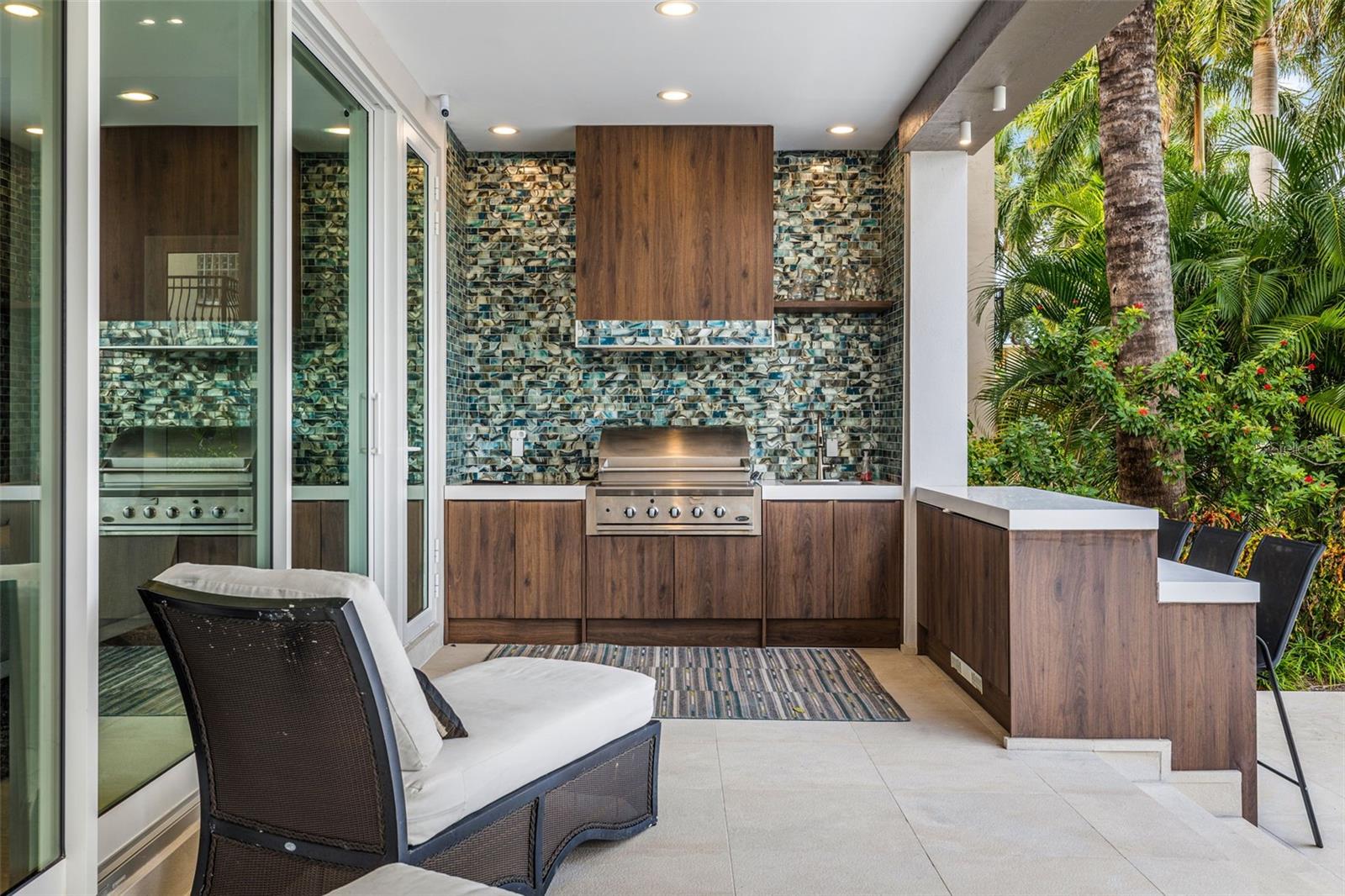 851 BRIGHTWATERS Blvd ST PETERSBURG, FL 33704