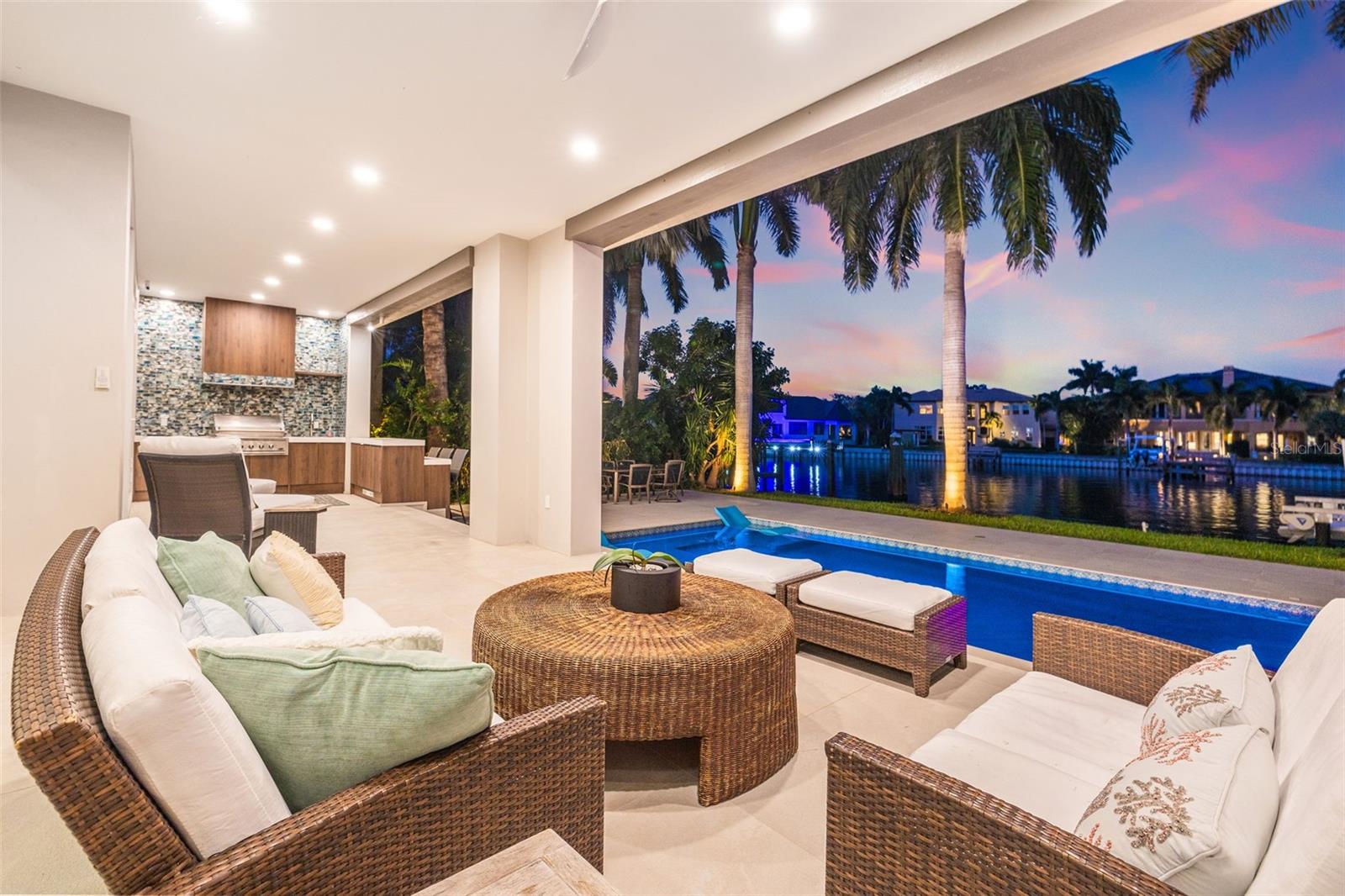 851 BRIGHTWATERS Blvd ST PETERSBURG, FL 33704