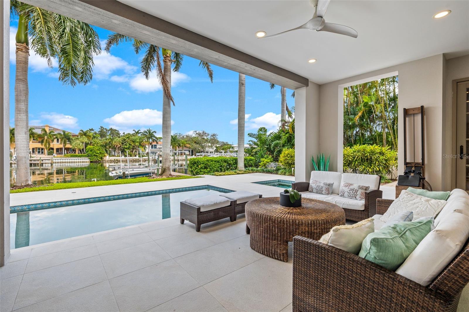 851 BRIGHTWATERS Blvd ST PETERSBURG, FL 33704