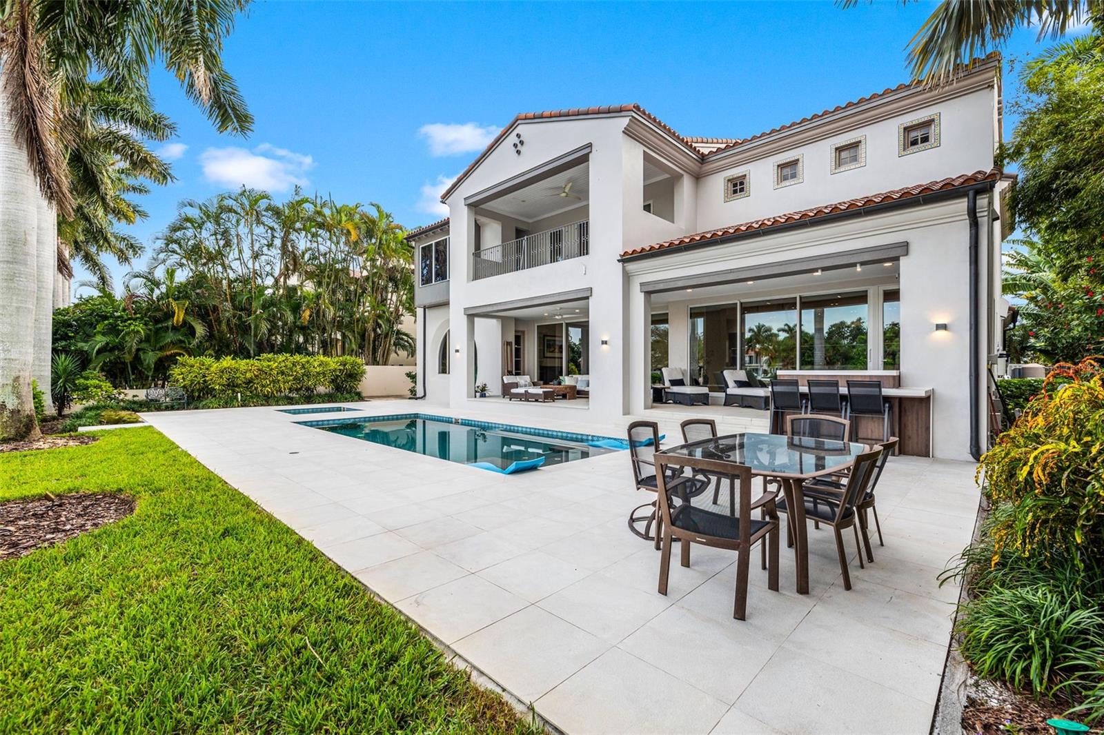 851 BRIGHTWATERS Blvd ST PETERSBURG, FL 33704