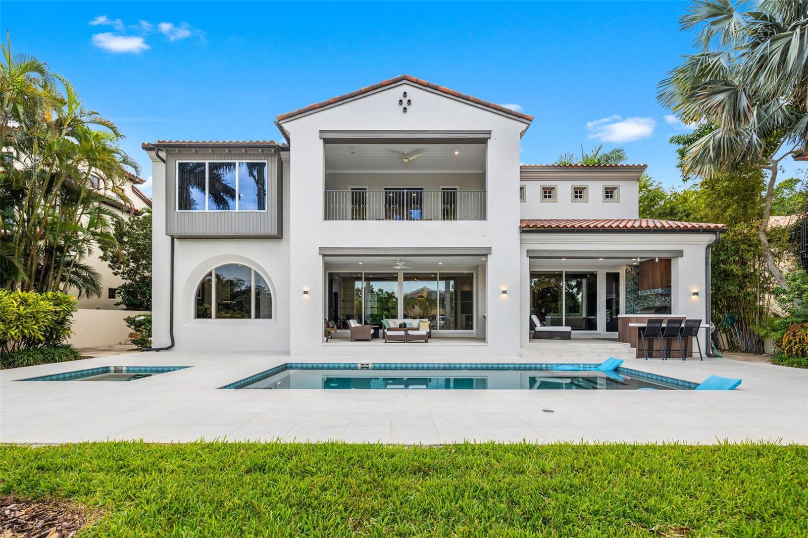 851 BRIGHTWATERS Blvd ST PETERSBURG, FL 33704