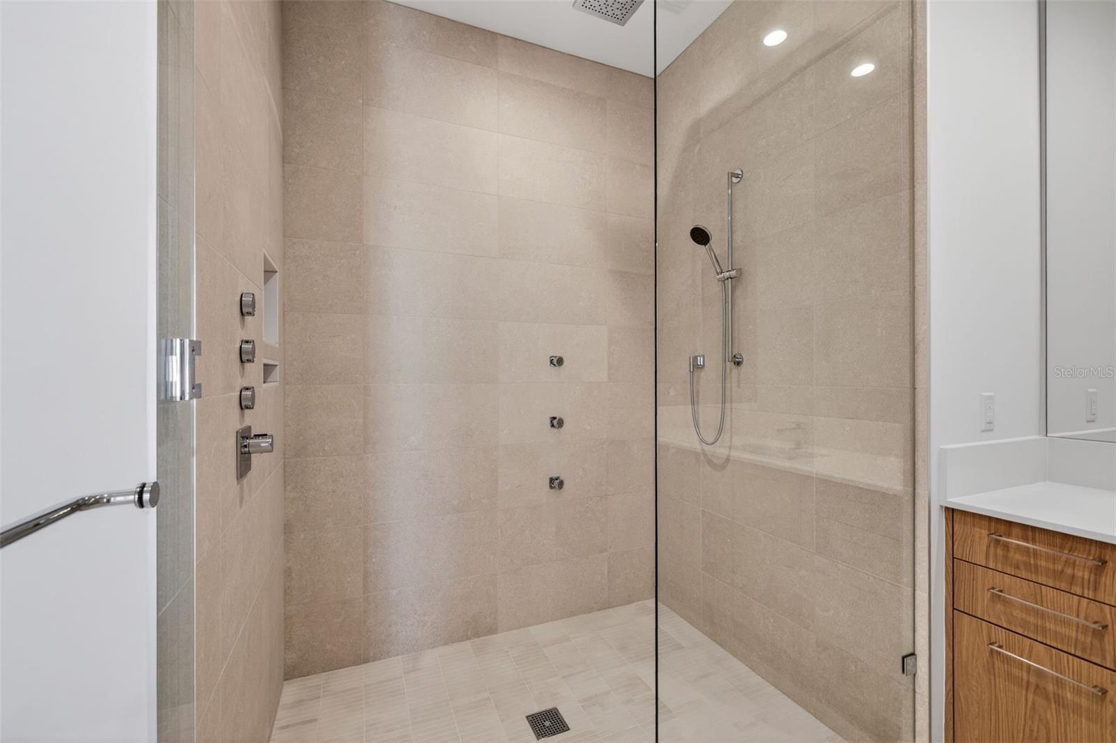 275 1ST Ave #4202 ST PETERSBURG, FL 33701