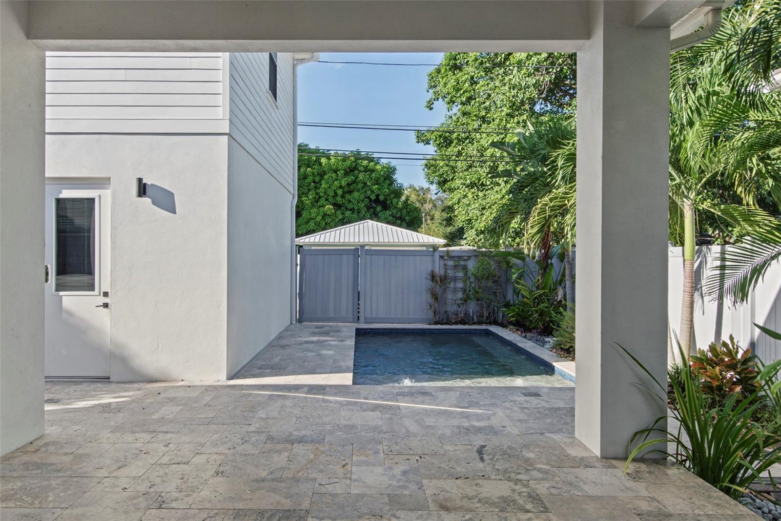 555 26TH Ave ST PETERSBURG, FL 33704