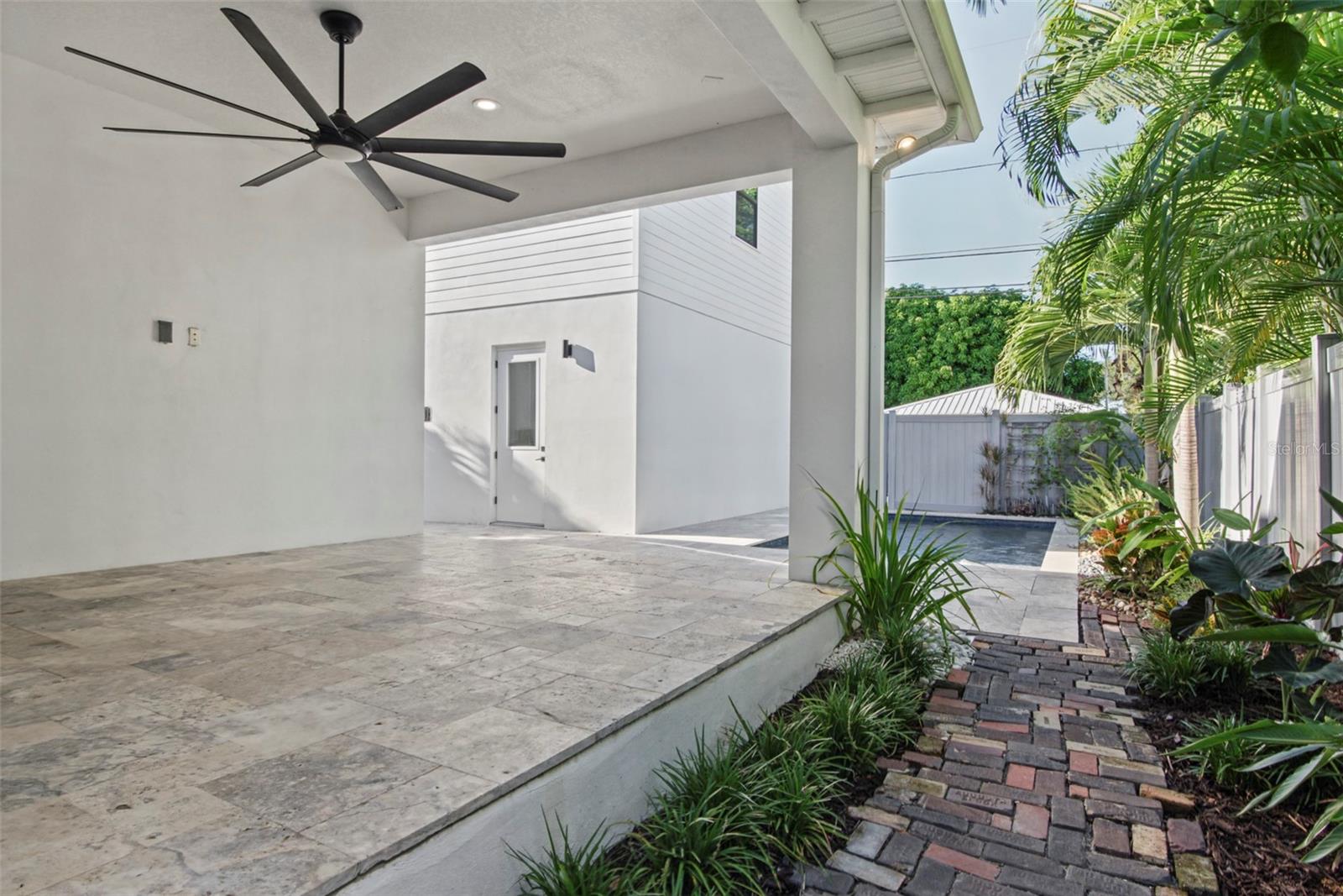 555 26TH Ave ST PETERSBURG, FL 33704