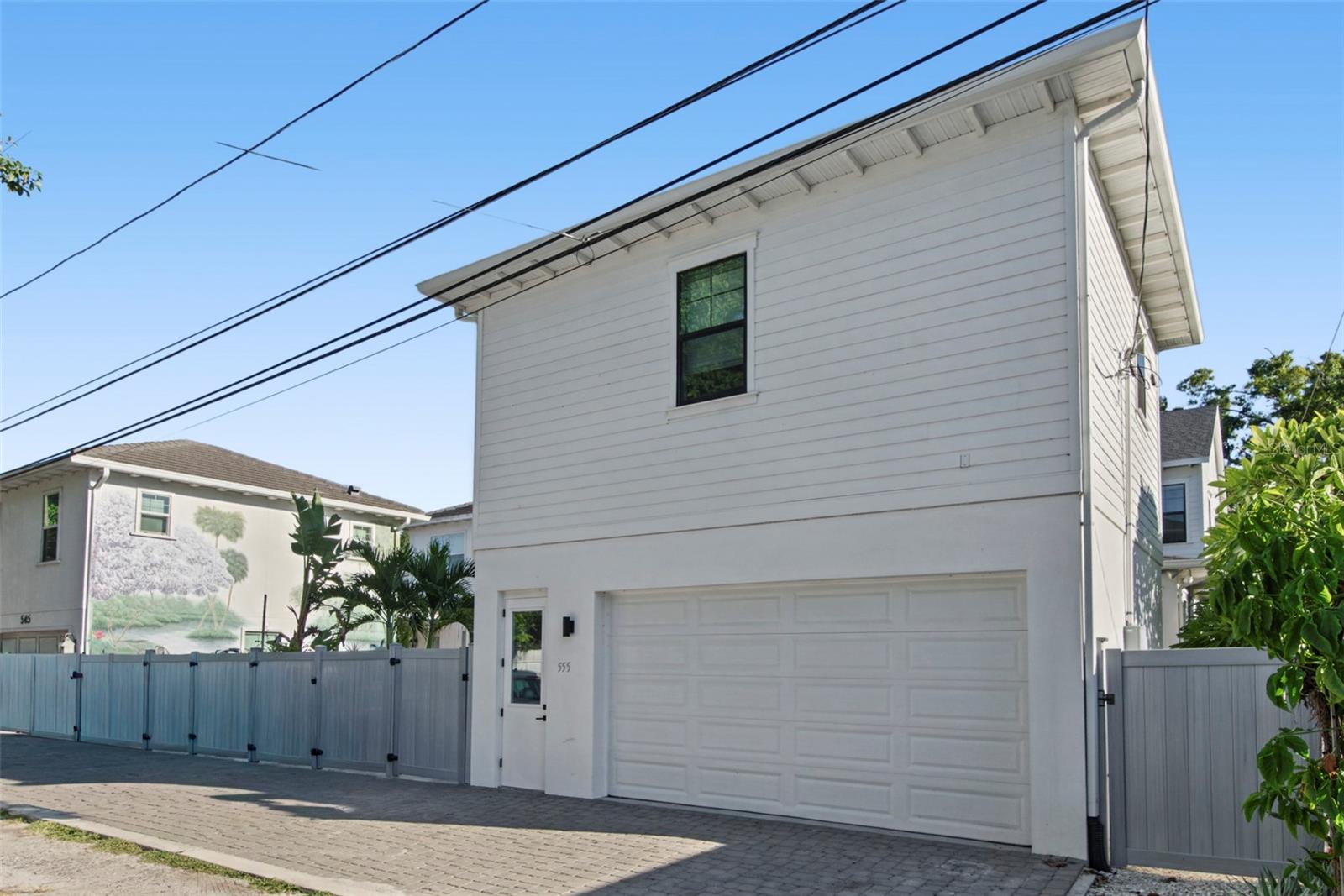 555 26TH Ave ST PETERSBURG, FL 33704