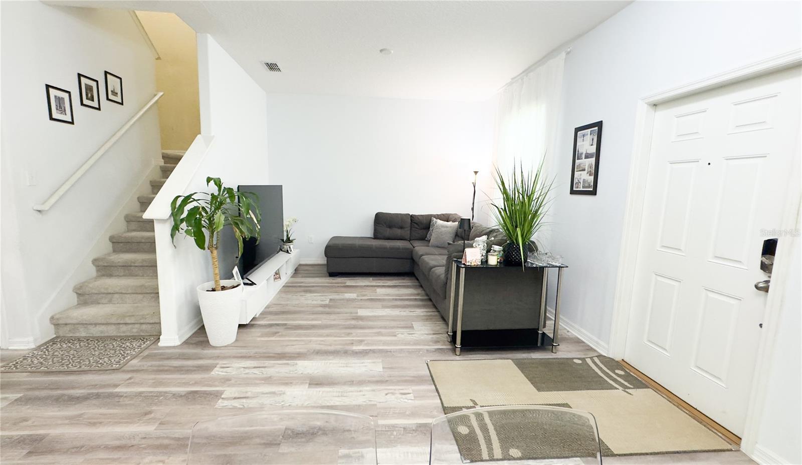 1217 SEBURN Rd APOPKA, FL 32703