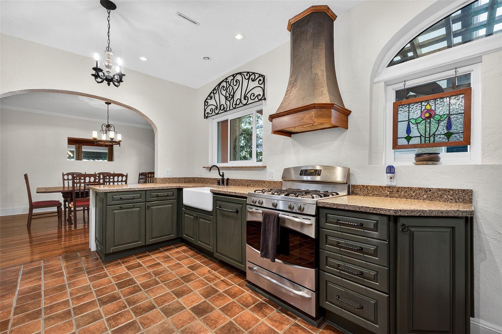 745 16TH Ave ST PETERSBURG, FL 33704