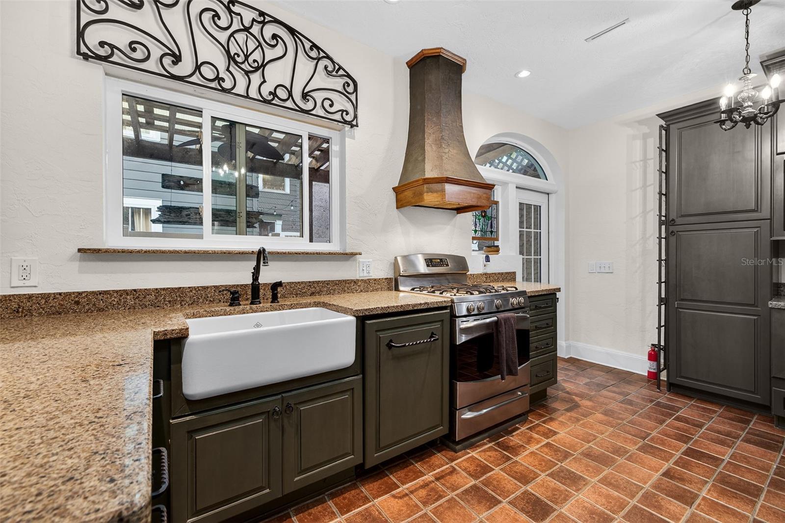 745 16TH Ave ST PETERSBURG, FL 33704