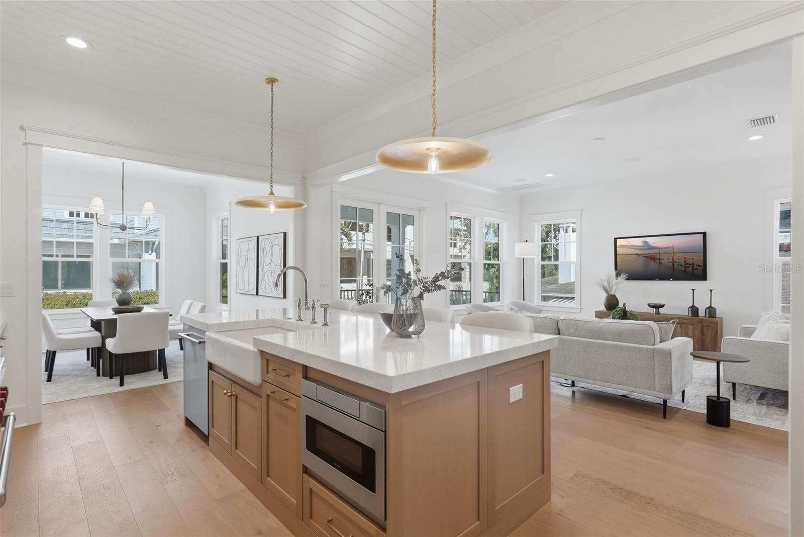 822 SNELL Isle Blvd ST PETERSBURG, FL 33704