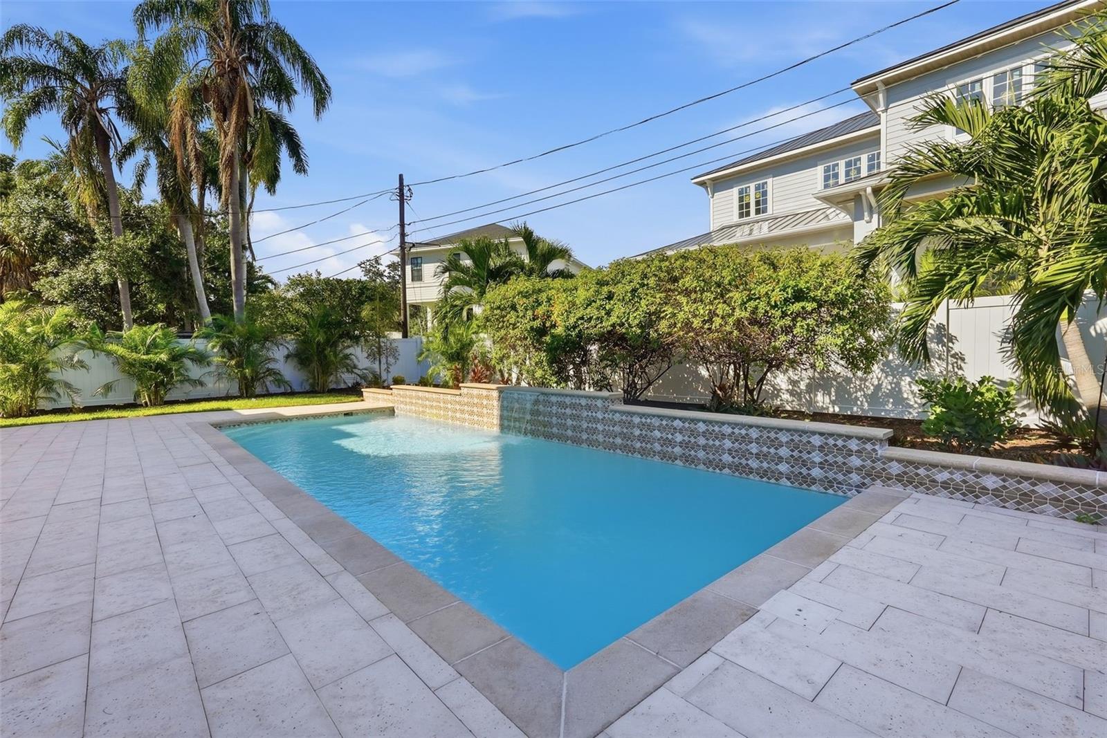 822 SNELL Isle Blvd ST PETERSBURG, FL 33704