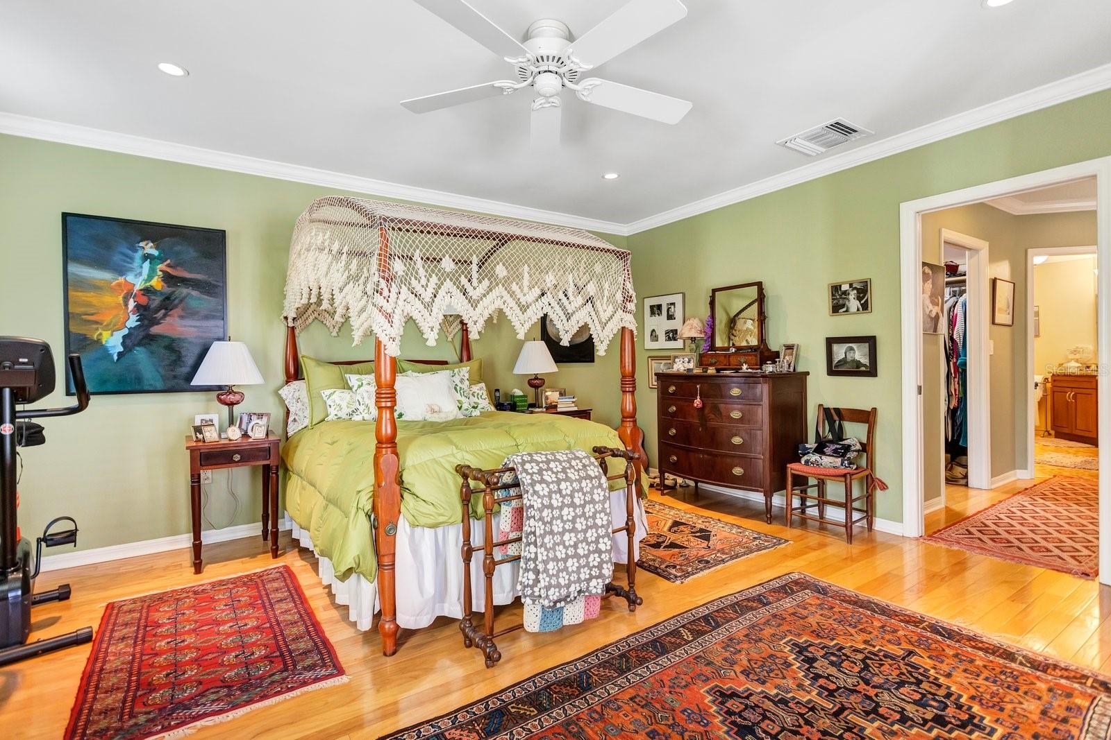 105 ESTADO Way ST PETERSBURG, FL 33704