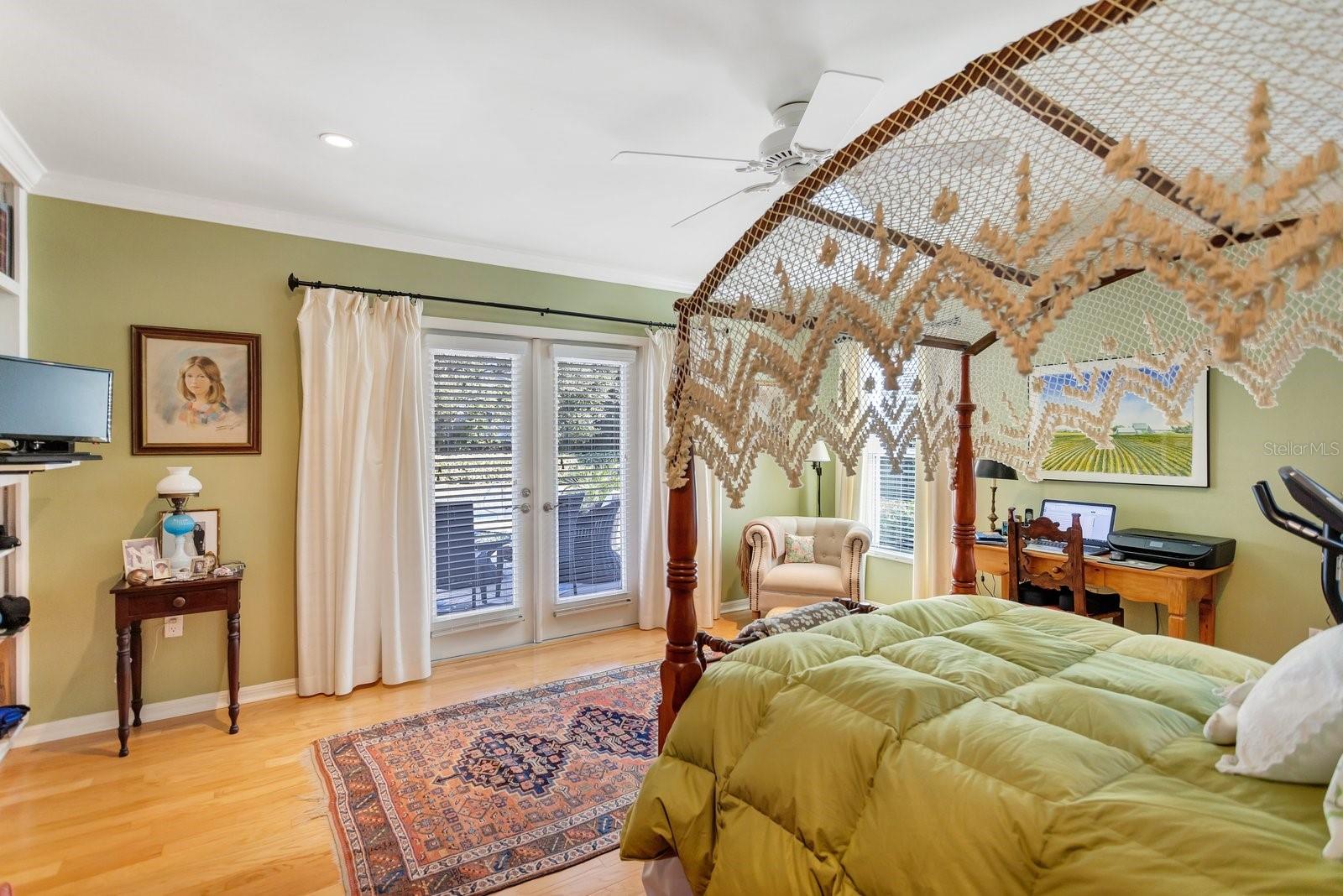 105 ESTADO Way ST PETERSBURG, FL 33704