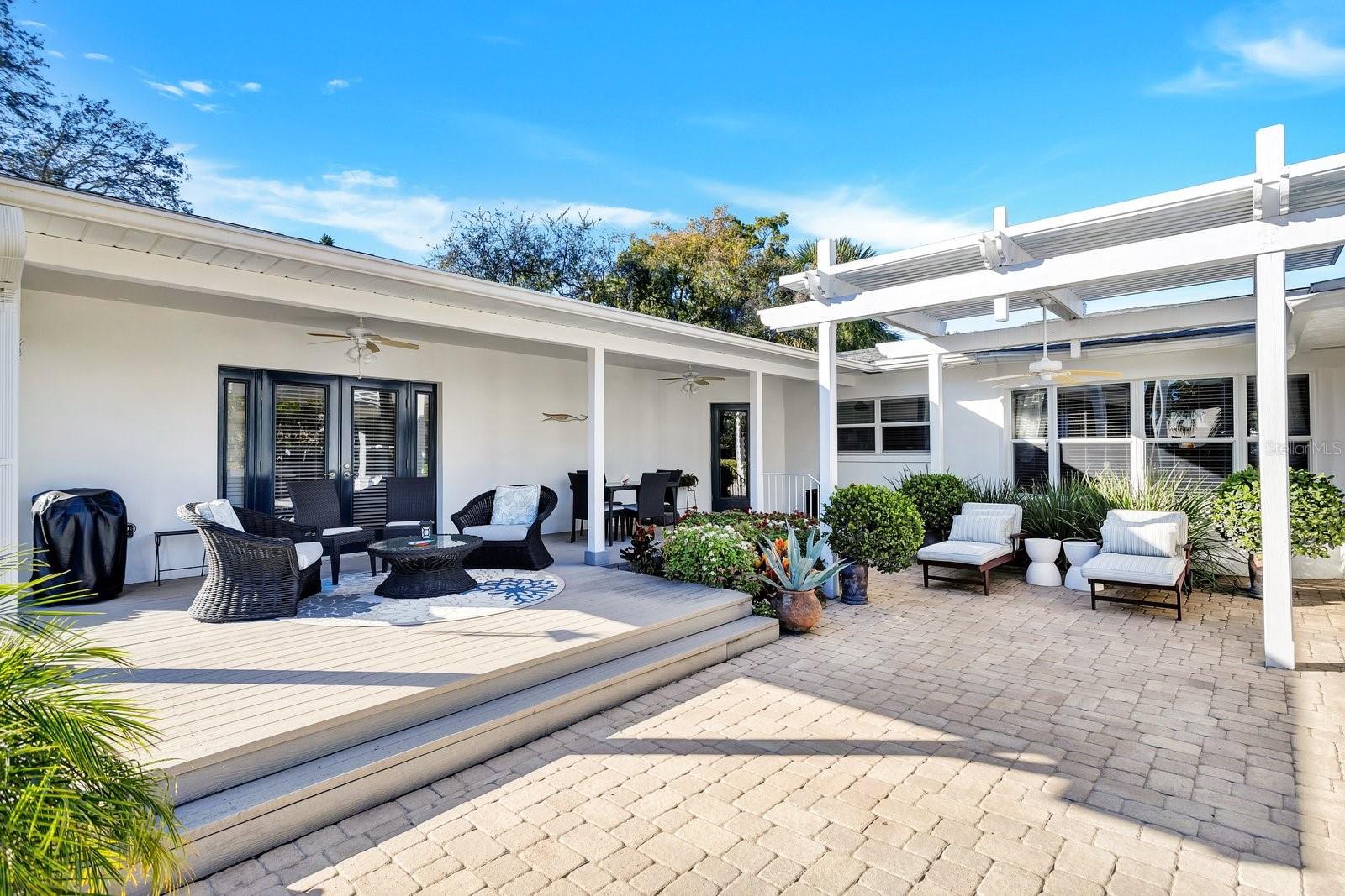 105 ESTADO Way ST PETERSBURG, FL 33704