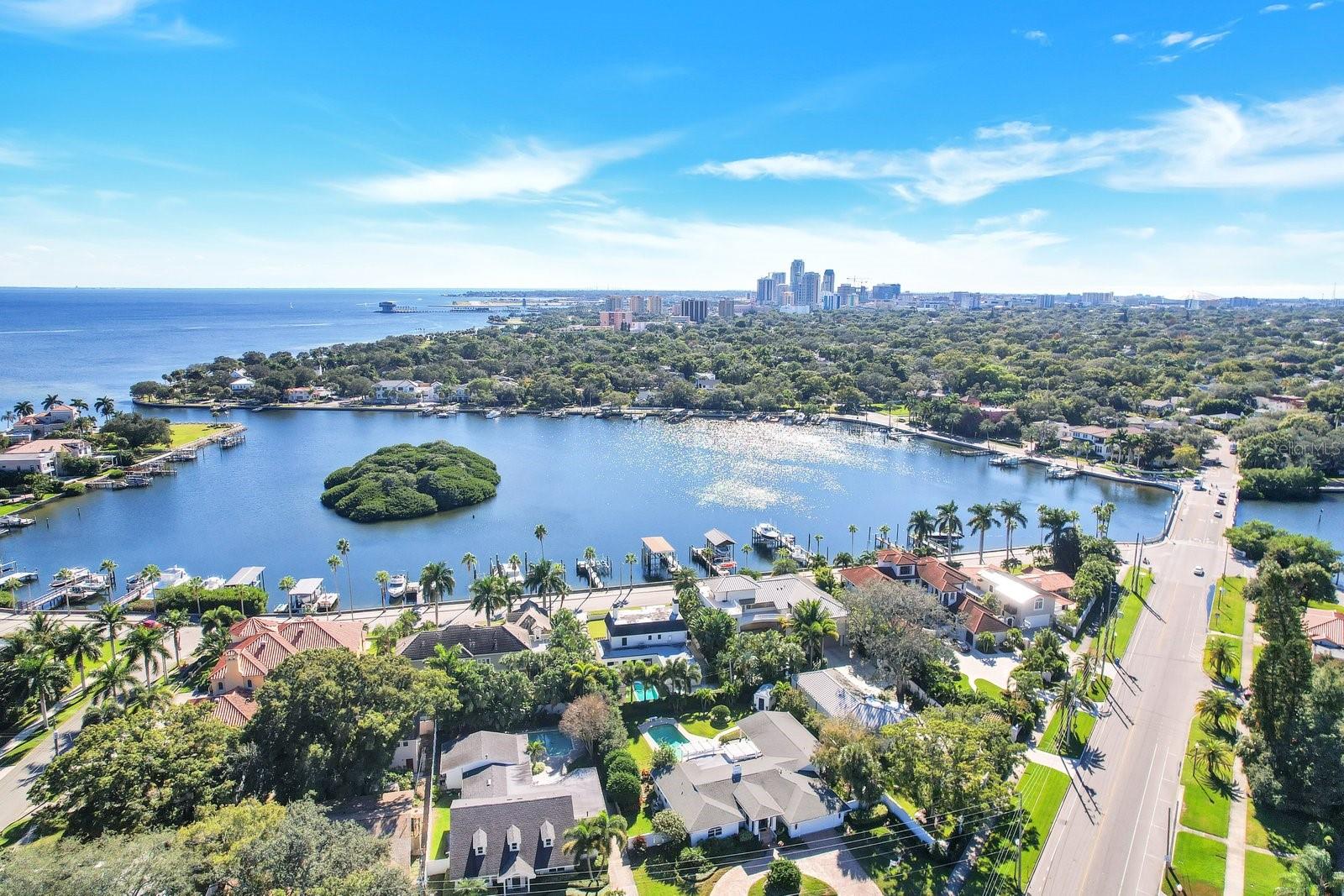 105 ESTADO Way ST PETERSBURG, FL 33704