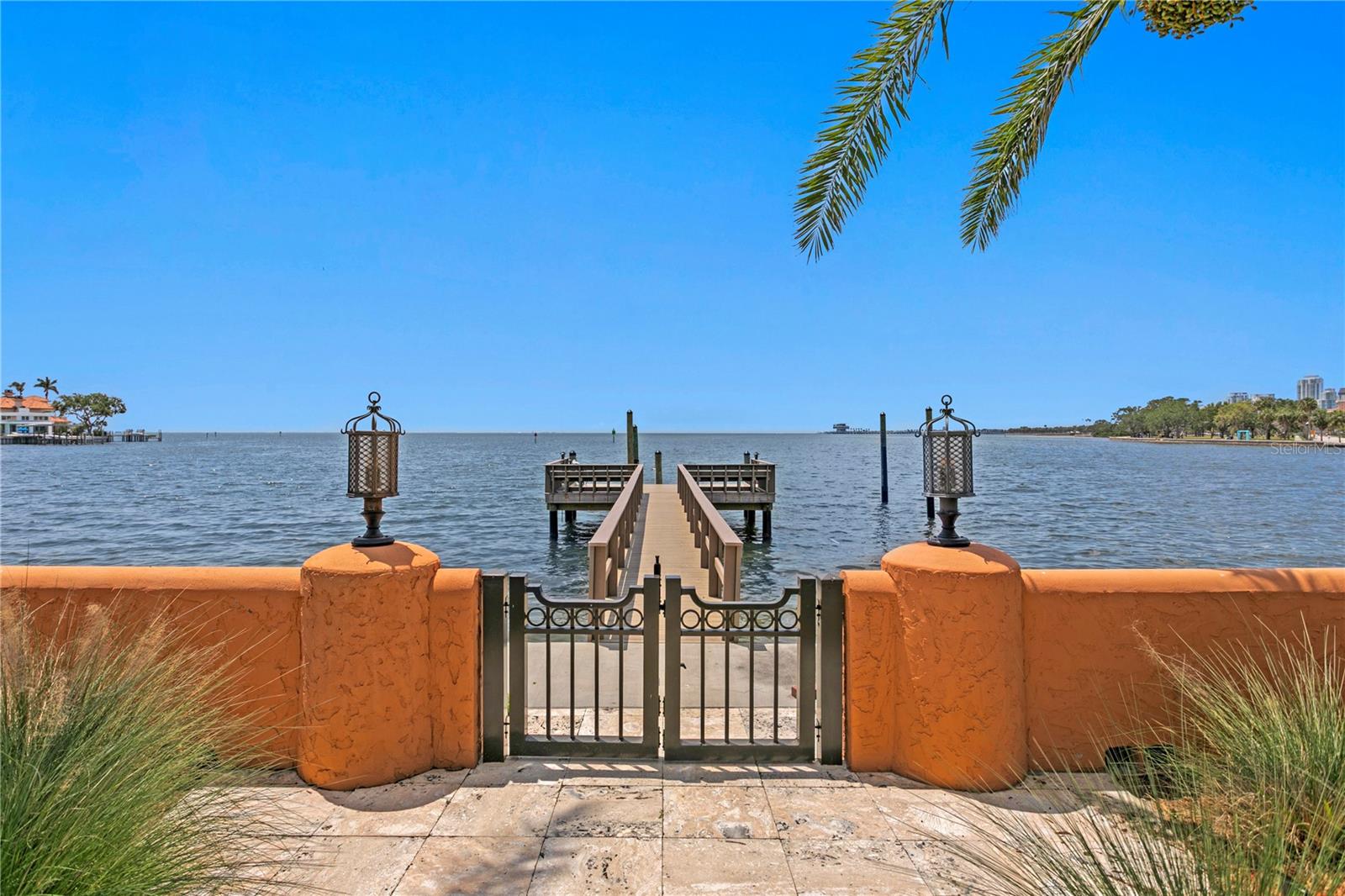 501 BRIGHTWATERS Blvd ST PETERSBURG, FL 33704