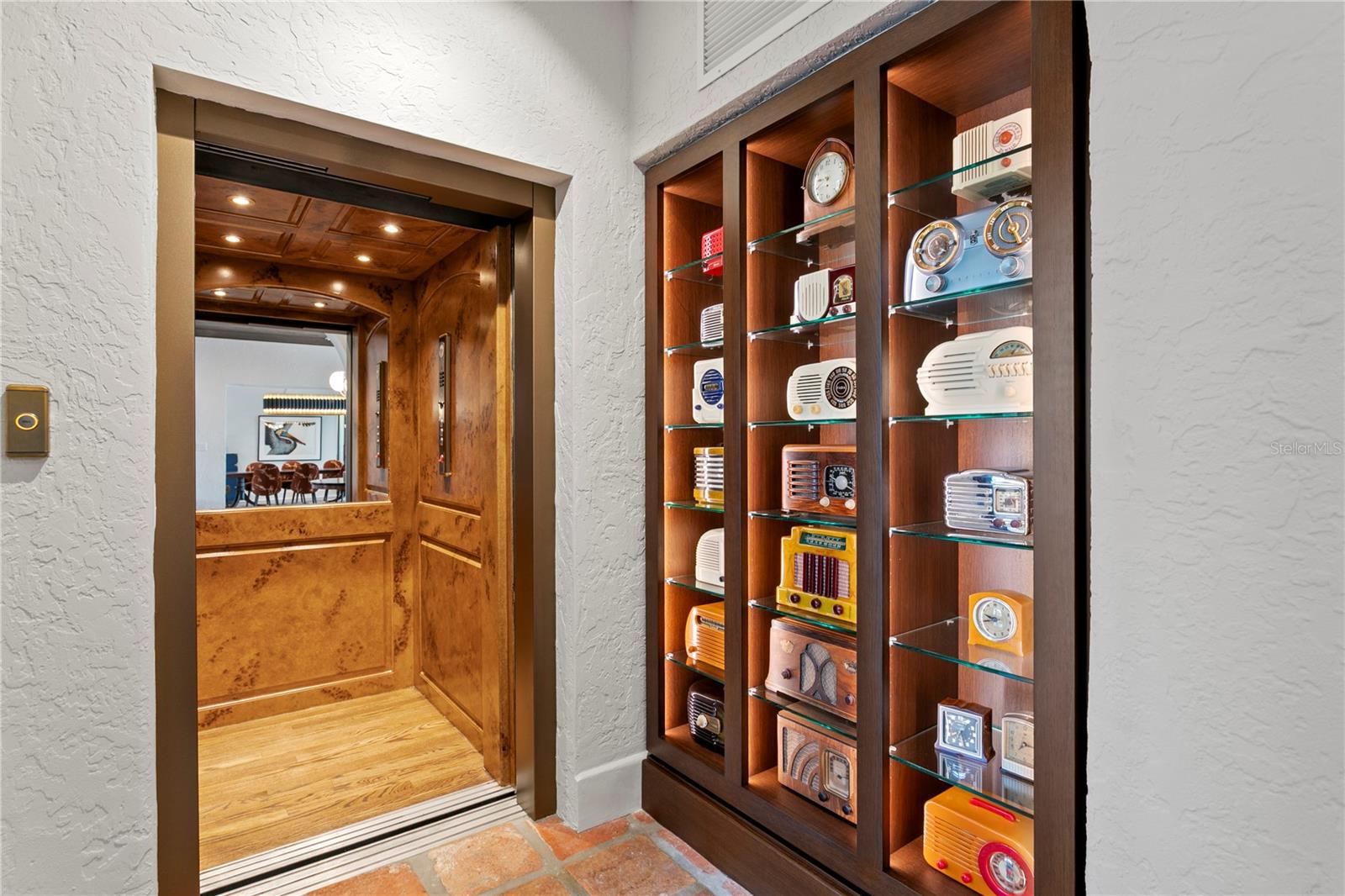 501 BRIGHTWATERS Blvd ST PETERSBURG, FL 33704