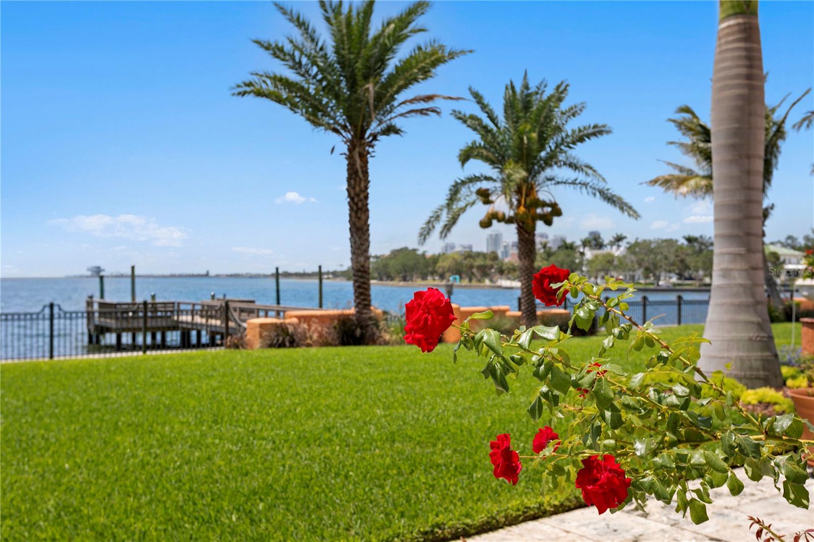 501 BRIGHTWATERS Blvd ST PETERSBURG, FL 33704