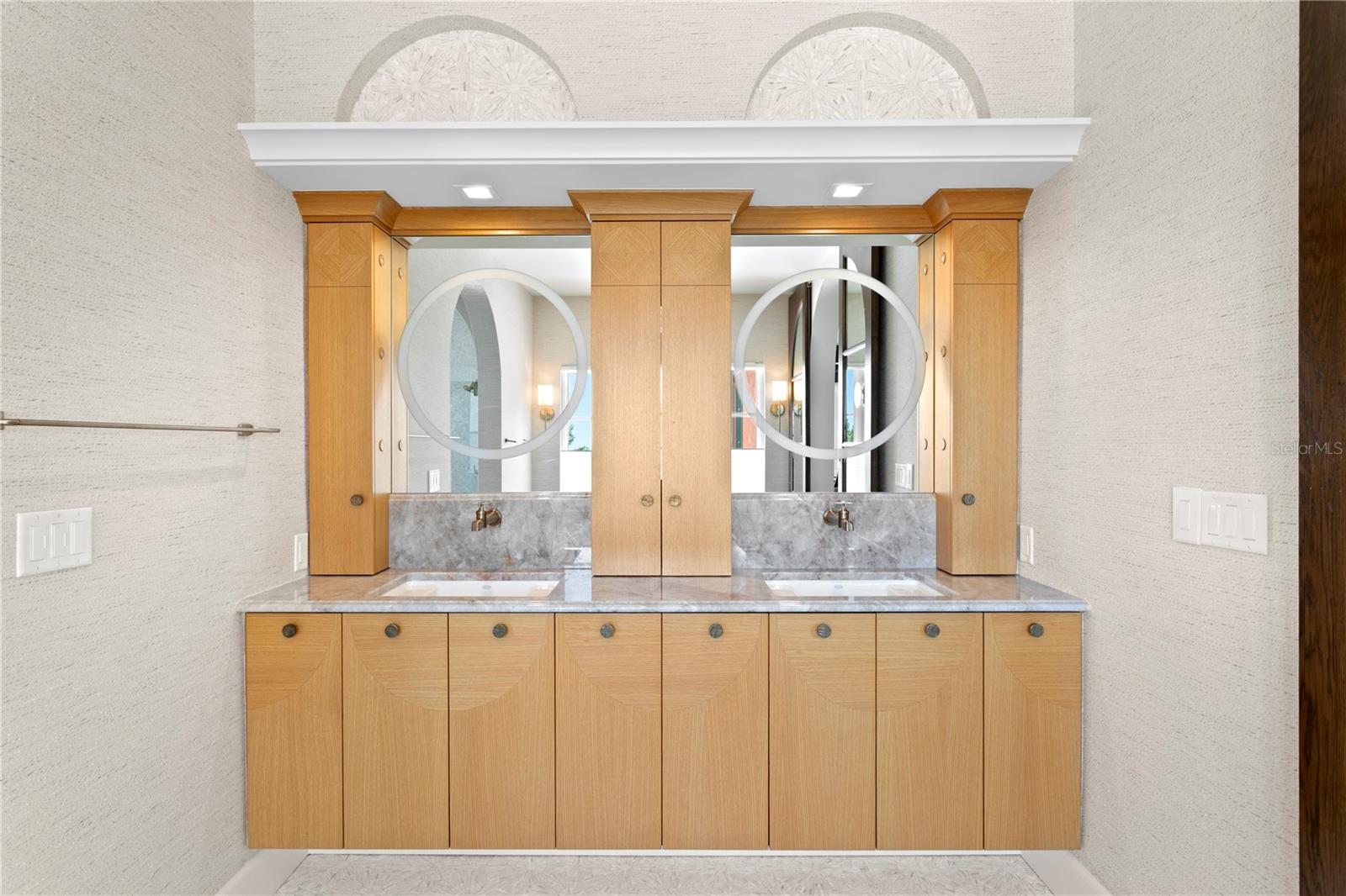 501 BRIGHTWATERS Blvd ST PETERSBURG, FL 33704