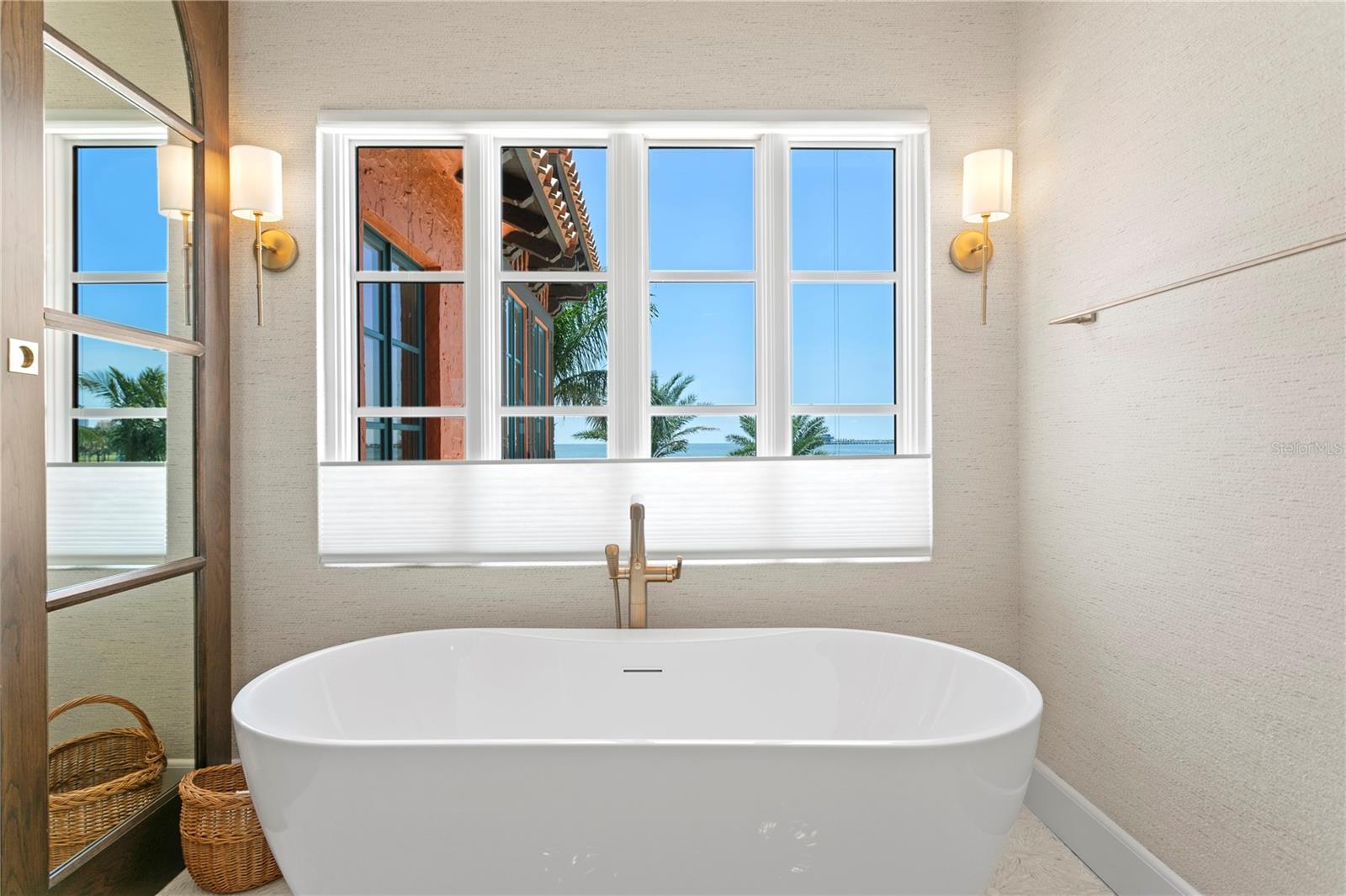 501 BRIGHTWATERS Blvd ST PETERSBURG, FL 33704