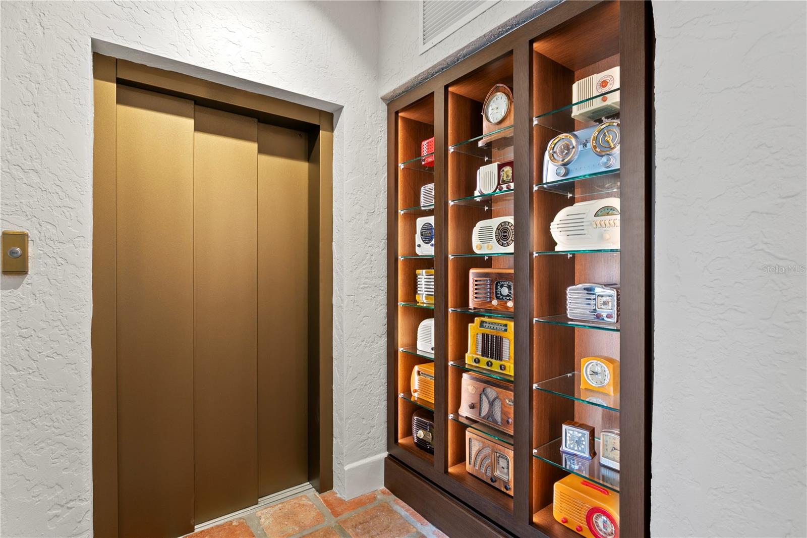 501 BRIGHTWATERS Blvd ST PETERSBURG, FL 33704