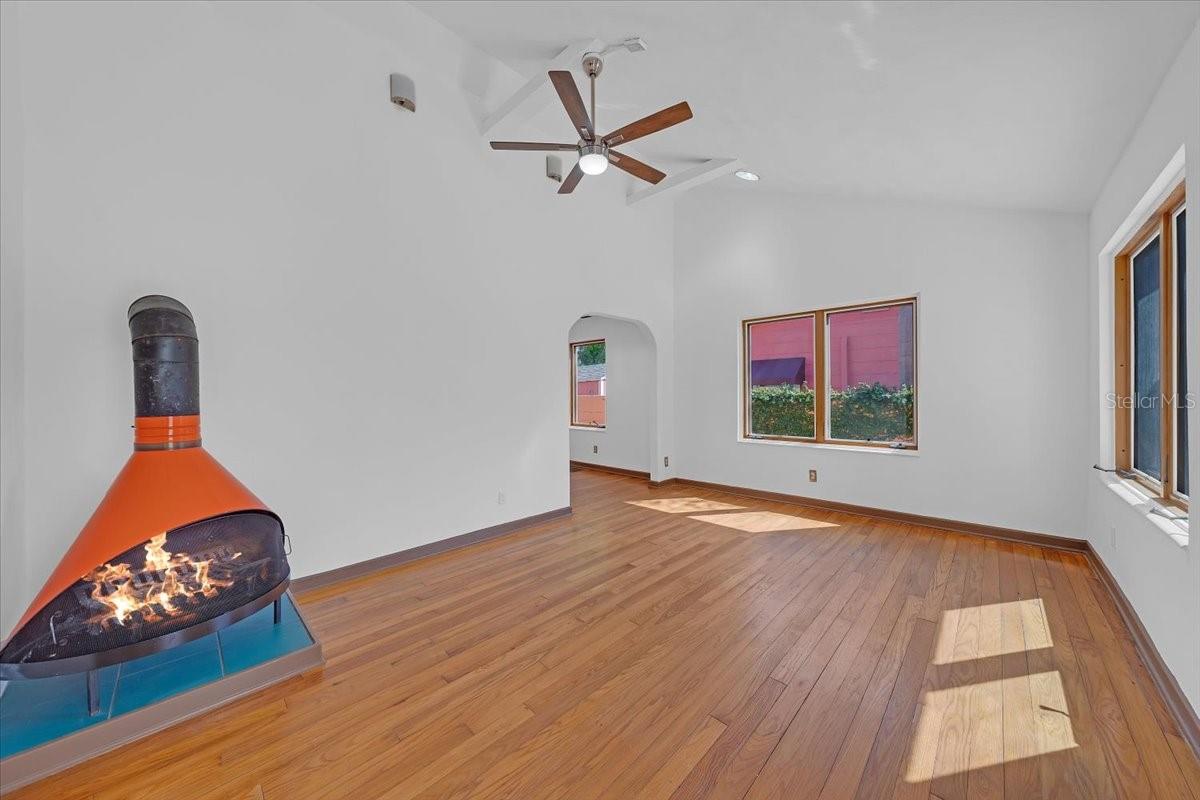 225 17TH Ave ST PETERSBURG, FL 33701