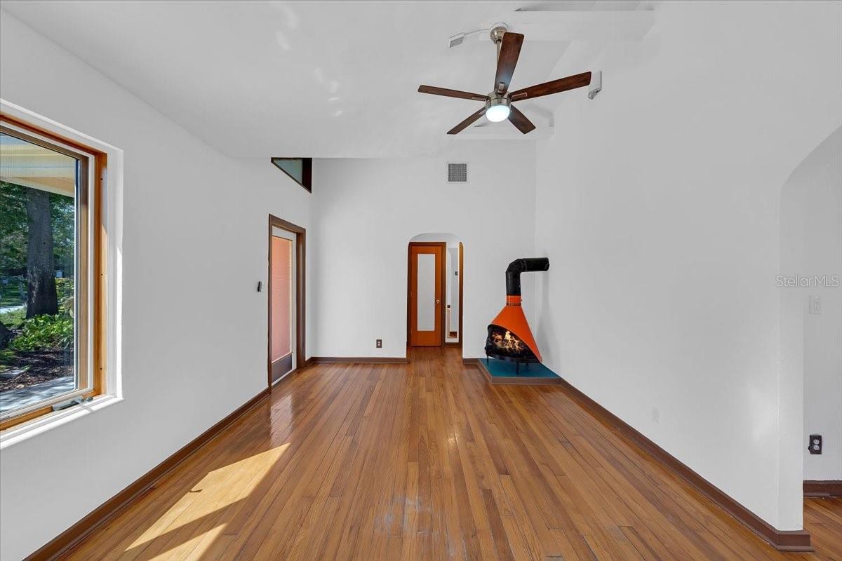 225 17TH Ave ST PETERSBURG, FL 33701