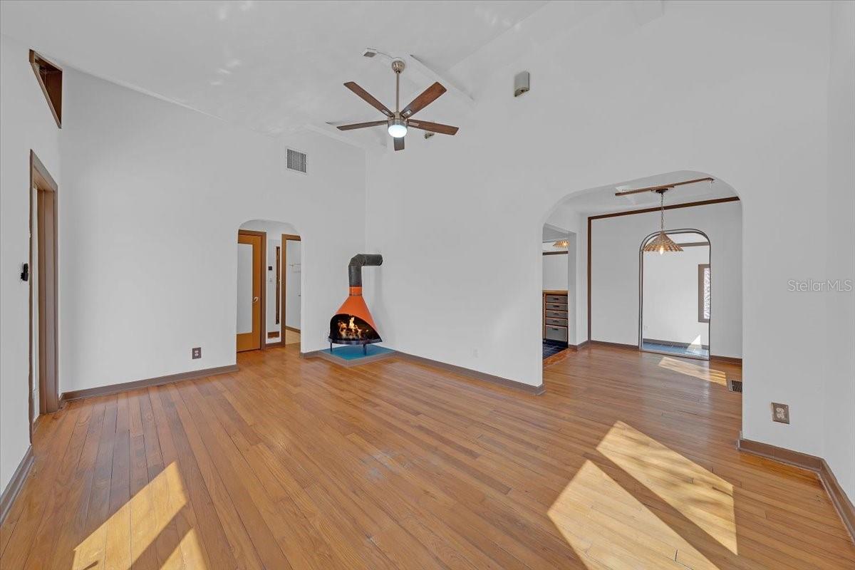 225 17TH Ave ST PETERSBURG, FL 33701