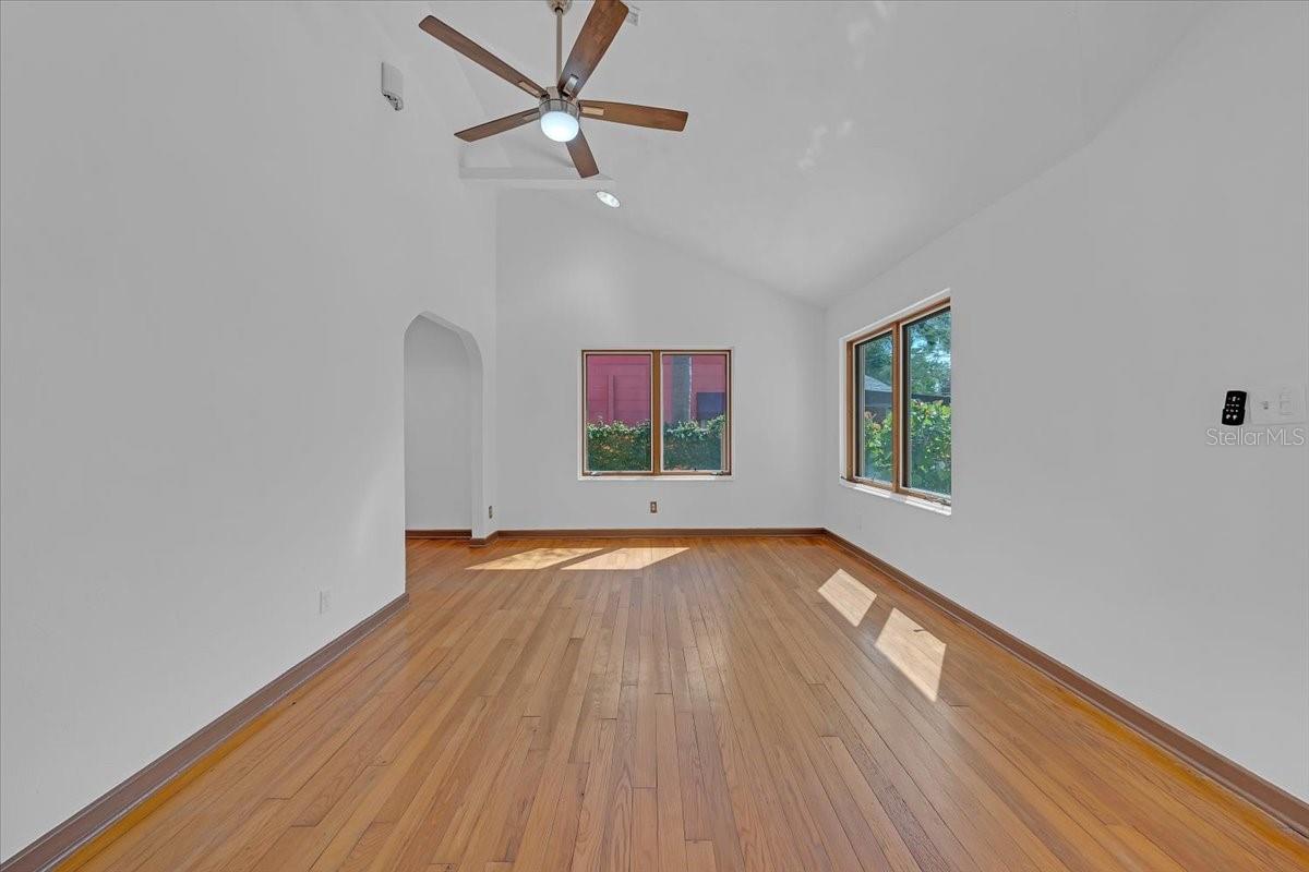 225 17TH Ave ST PETERSBURG, FL 33701