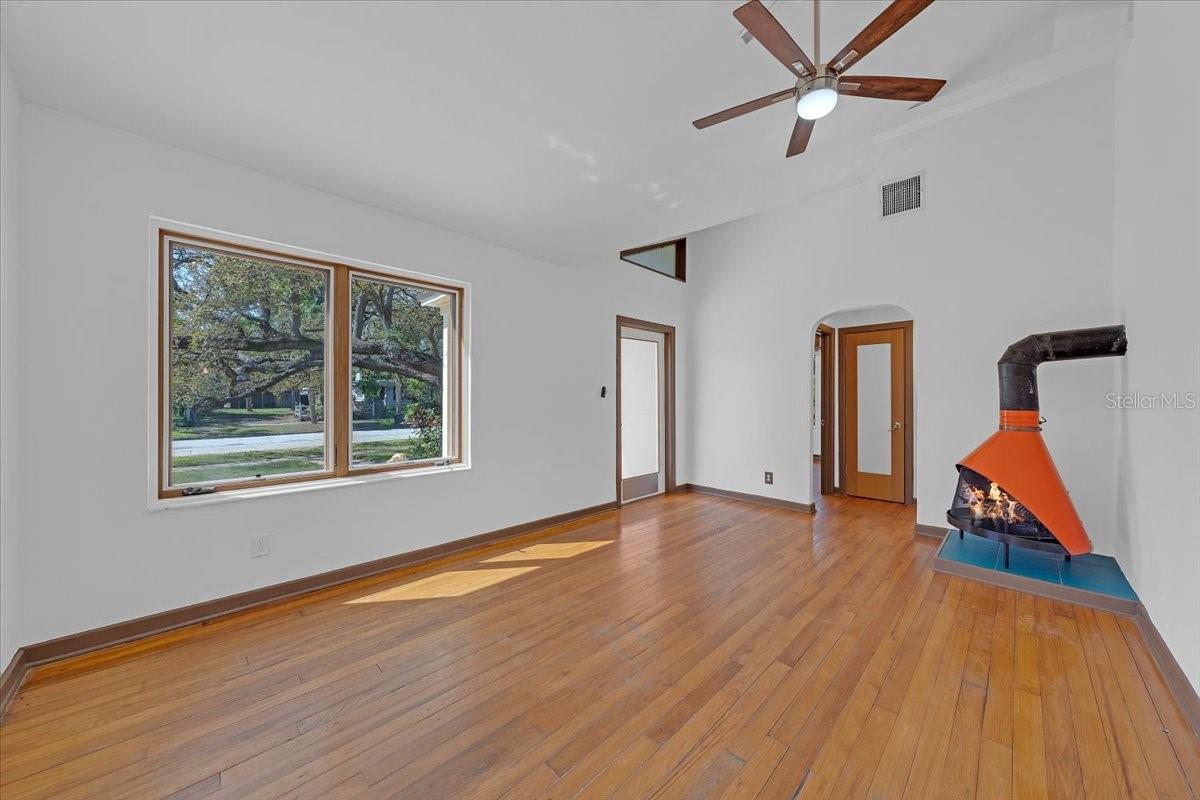 225 17TH Ave ST PETERSBURG, FL 33701