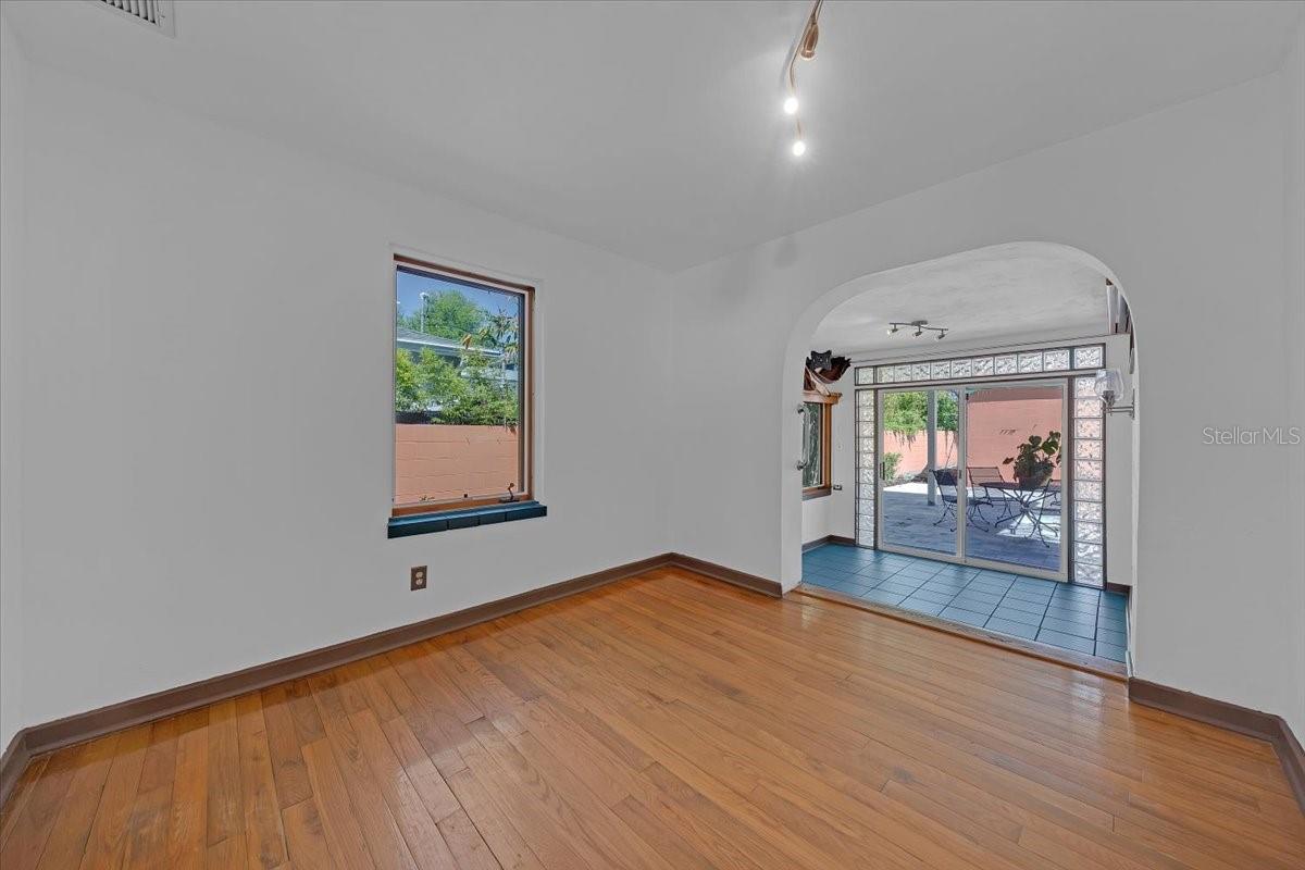 225 17TH Ave ST PETERSBURG, FL 33701