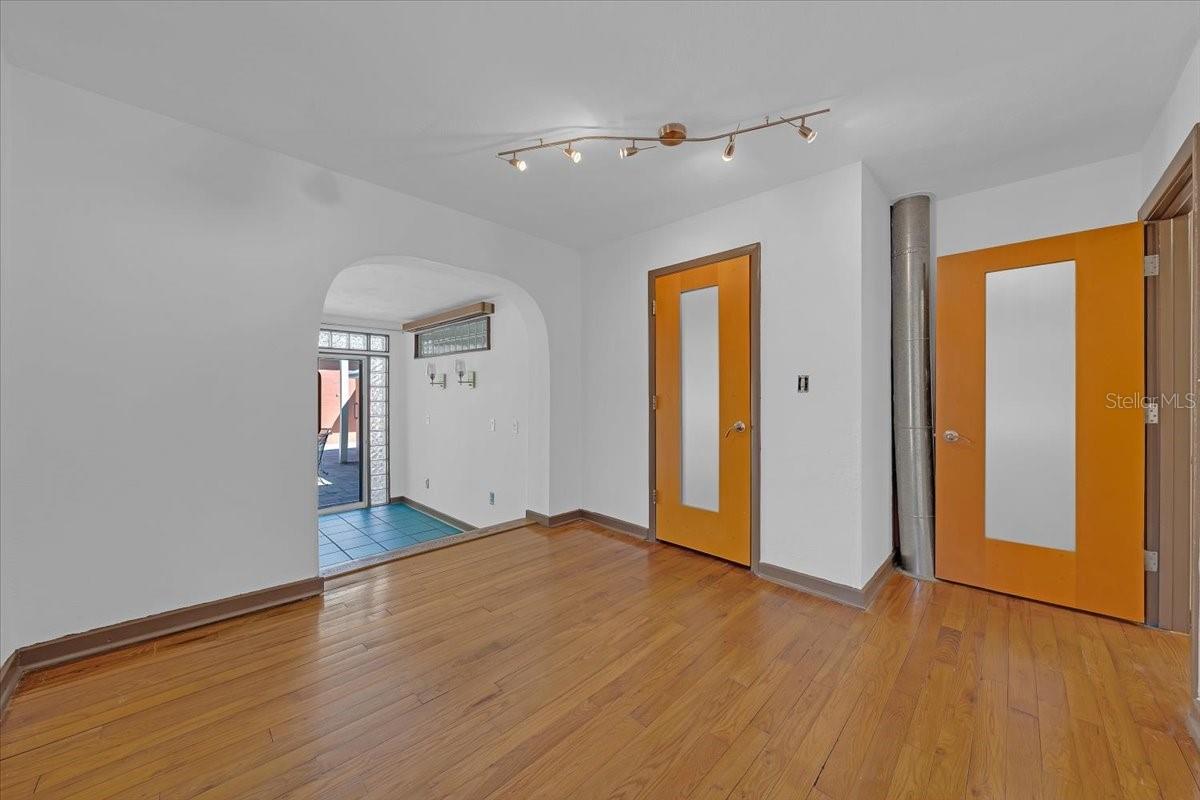 225 17TH Ave ST PETERSBURG, FL 33701