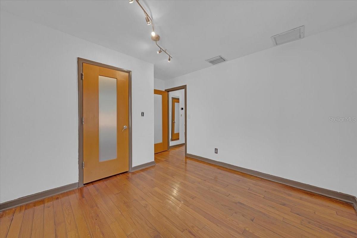 225 17TH Ave ST PETERSBURG, FL 33701