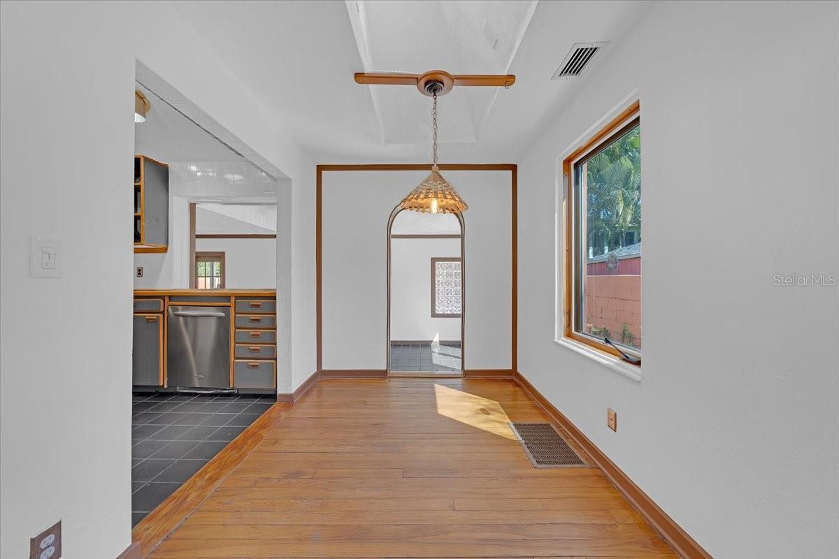 225 17TH Ave ST PETERSBURG, FL 33701