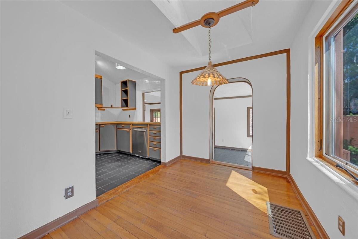 225 17TH Ave ST PETERSBURG, FL 33701