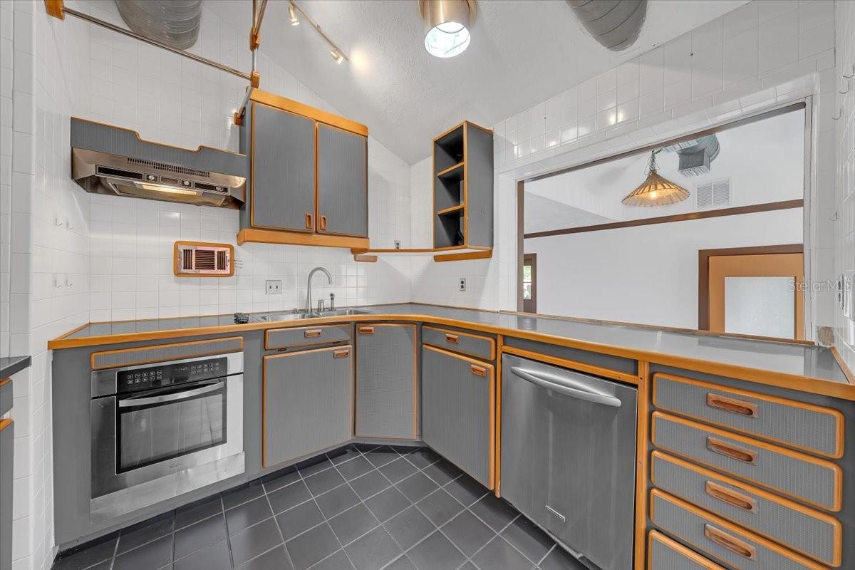 225 17TH Ave ST PETERSBURG, FL 33701