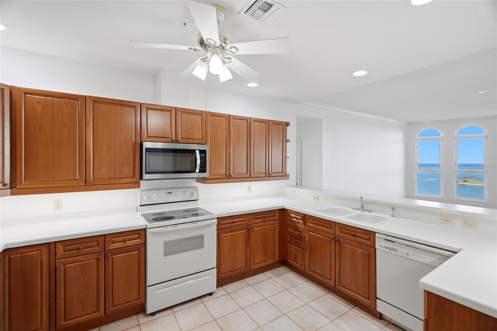 288 Bch Dr #10B ST PETERSBURG, FL 33701