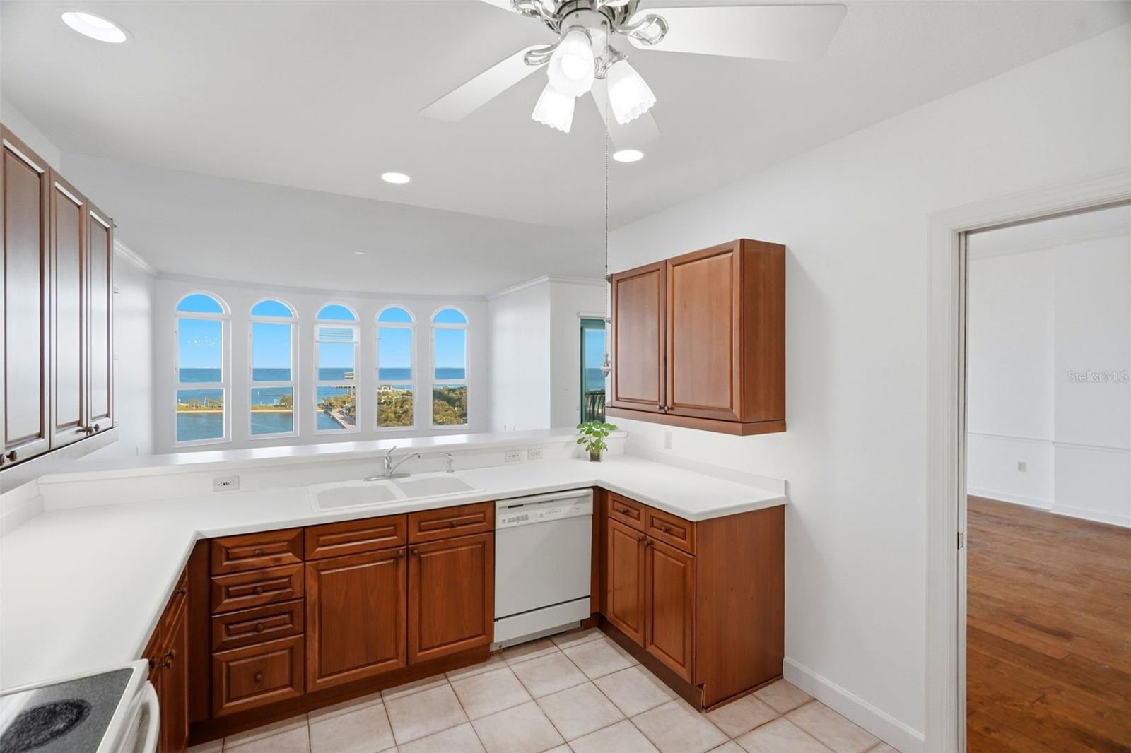 288 Bch Dr #10B ST PETERSBURG, FL 33701
