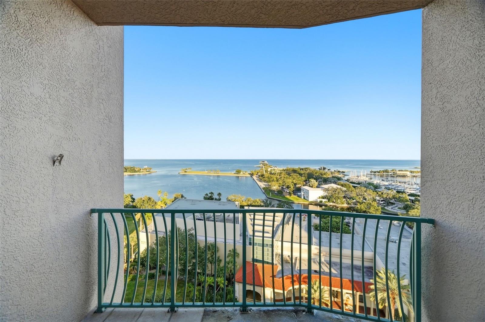 288 Bch Dr #10B ST PETERSBURG, FL 33701