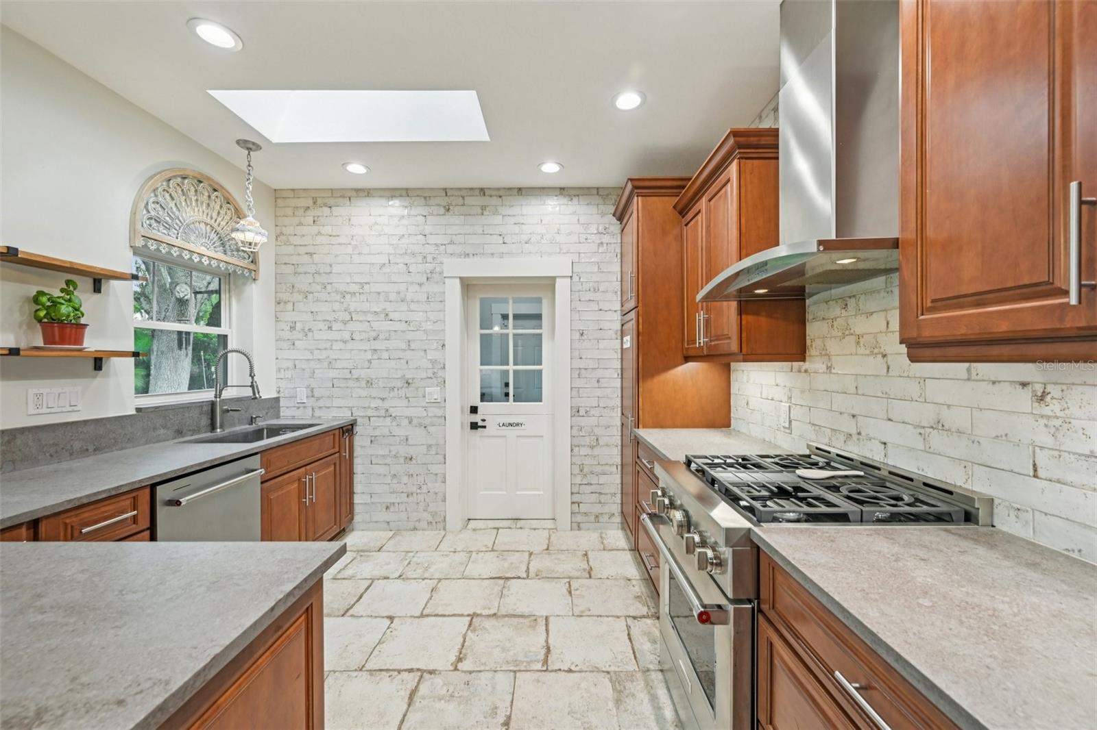 207 23RD St BRADENTON, FL 34205