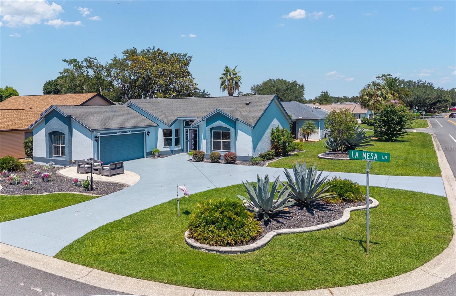 1001 LA MESA Ln
