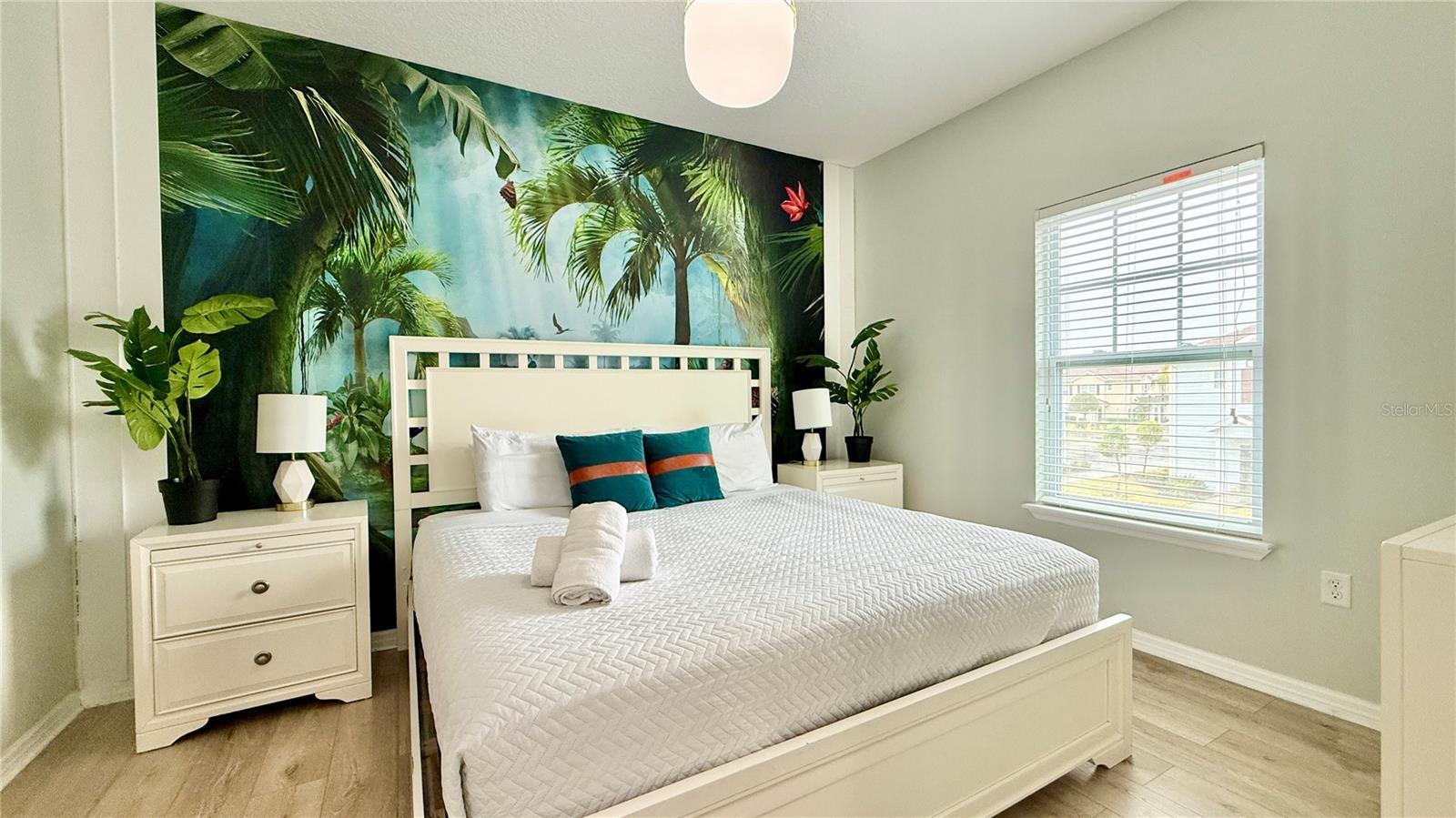 8947 SHINE Dr KISSIMMEE, FL 34747