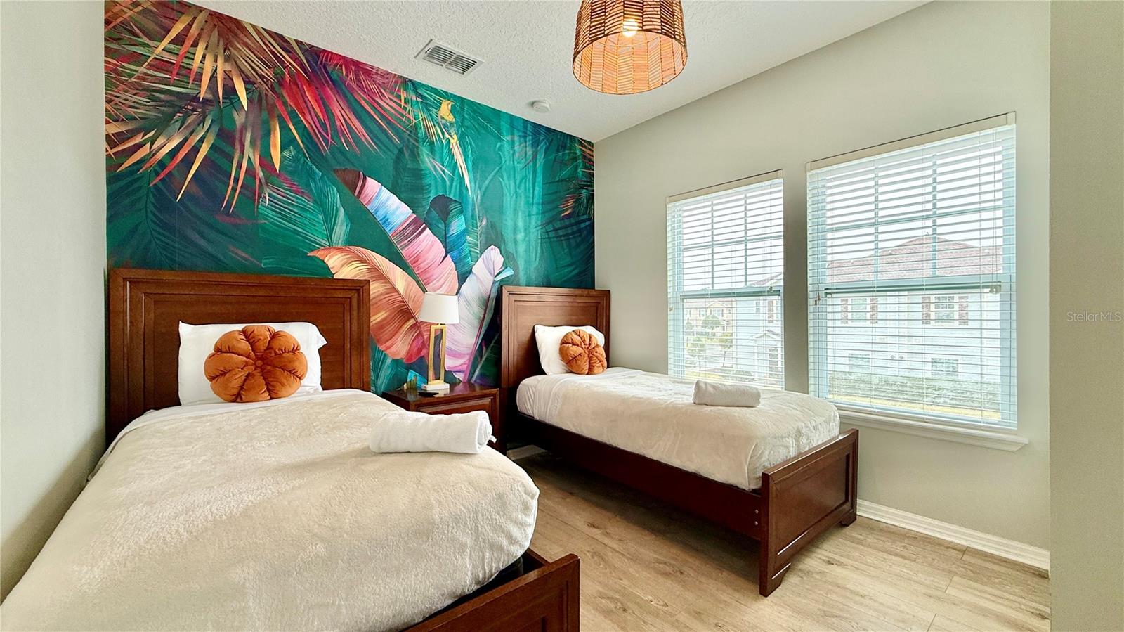 8947 SHINE Dr KISSIMMEE, FL 34747