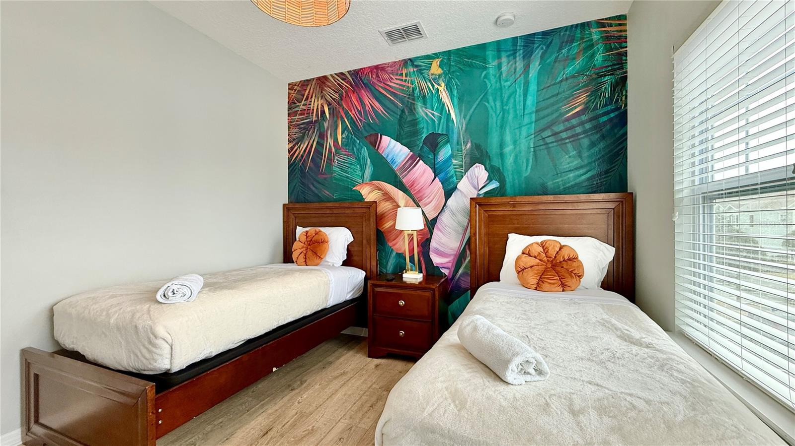 8947 SHINE Dr KISSIMMEE, FL 34747