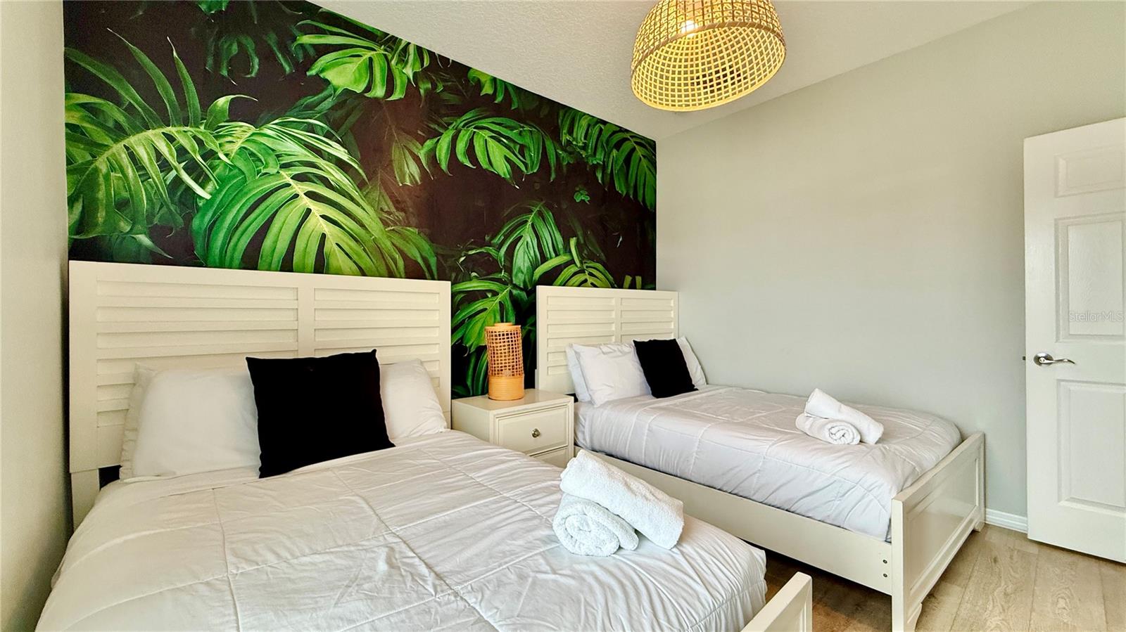 8947 SHINE Dr KISSIMMEE, FL 34747