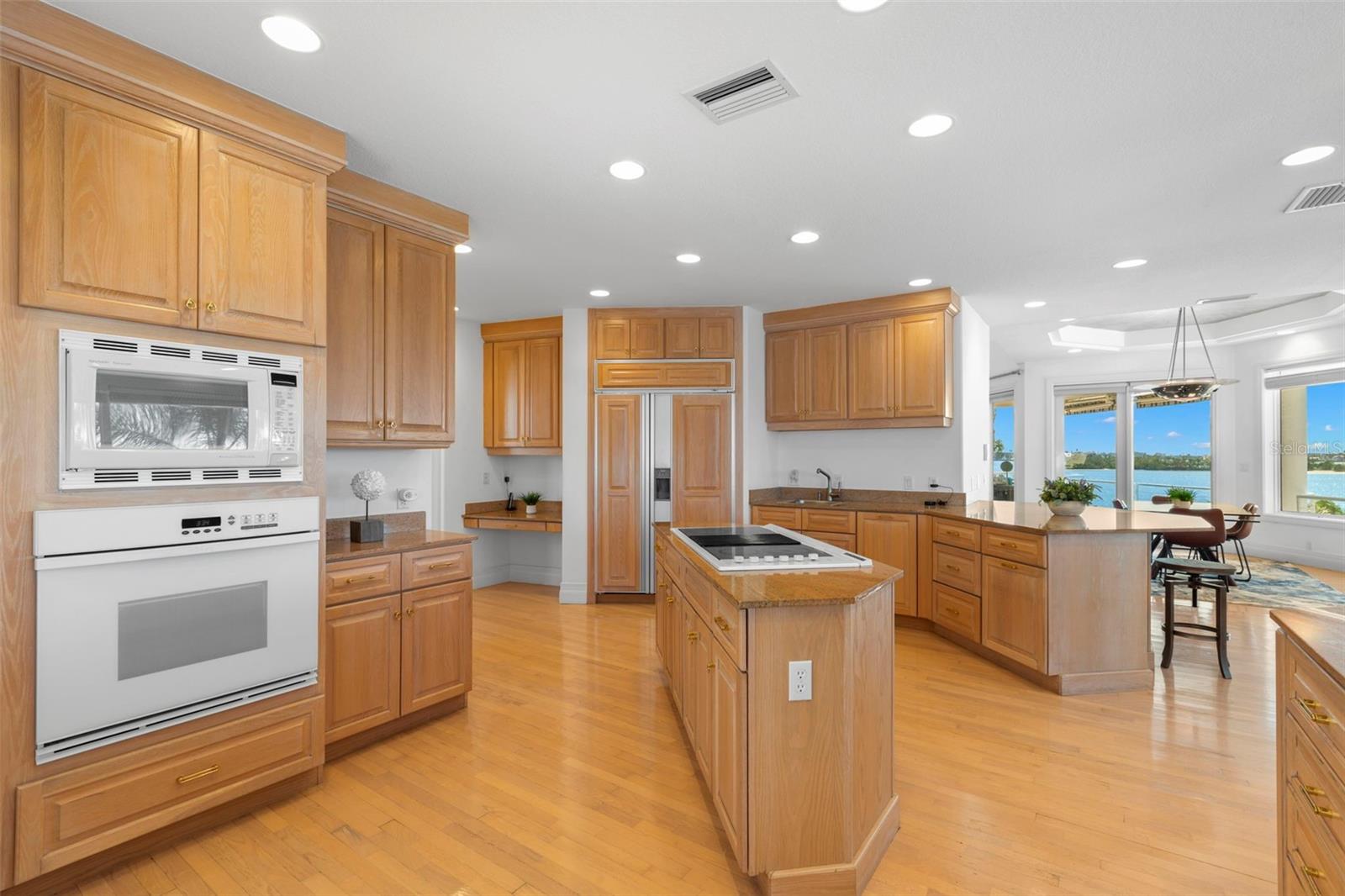 6130 KIPPS COLONY Dr GULFPORT, FL 33707