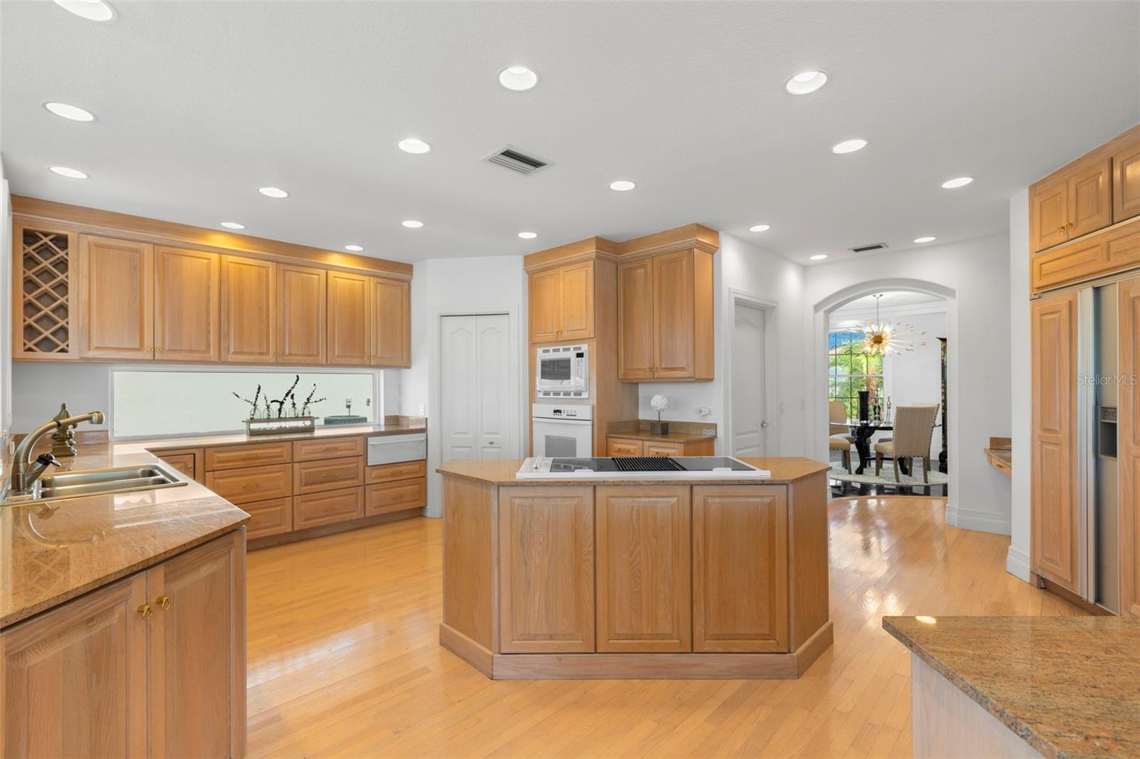 6130 KIPPS COLONY Dr GULFPORT, FL 33707