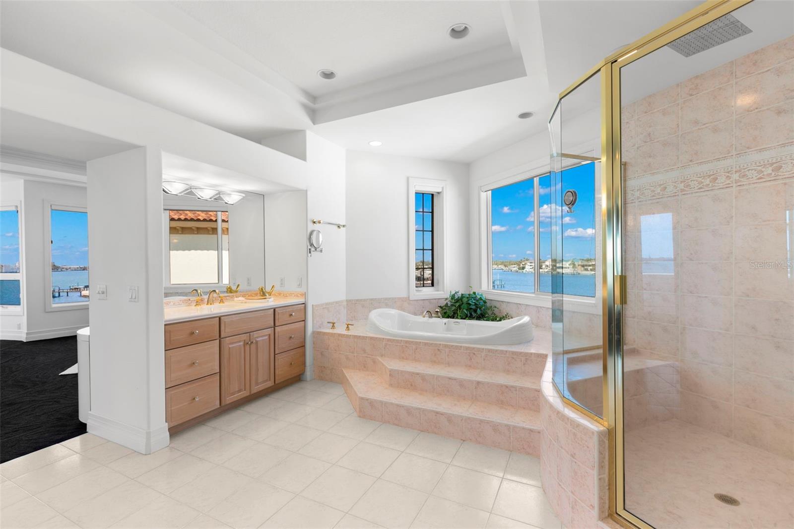 6130 KIPPS COLONY Dr GULFPORT, FL 33707