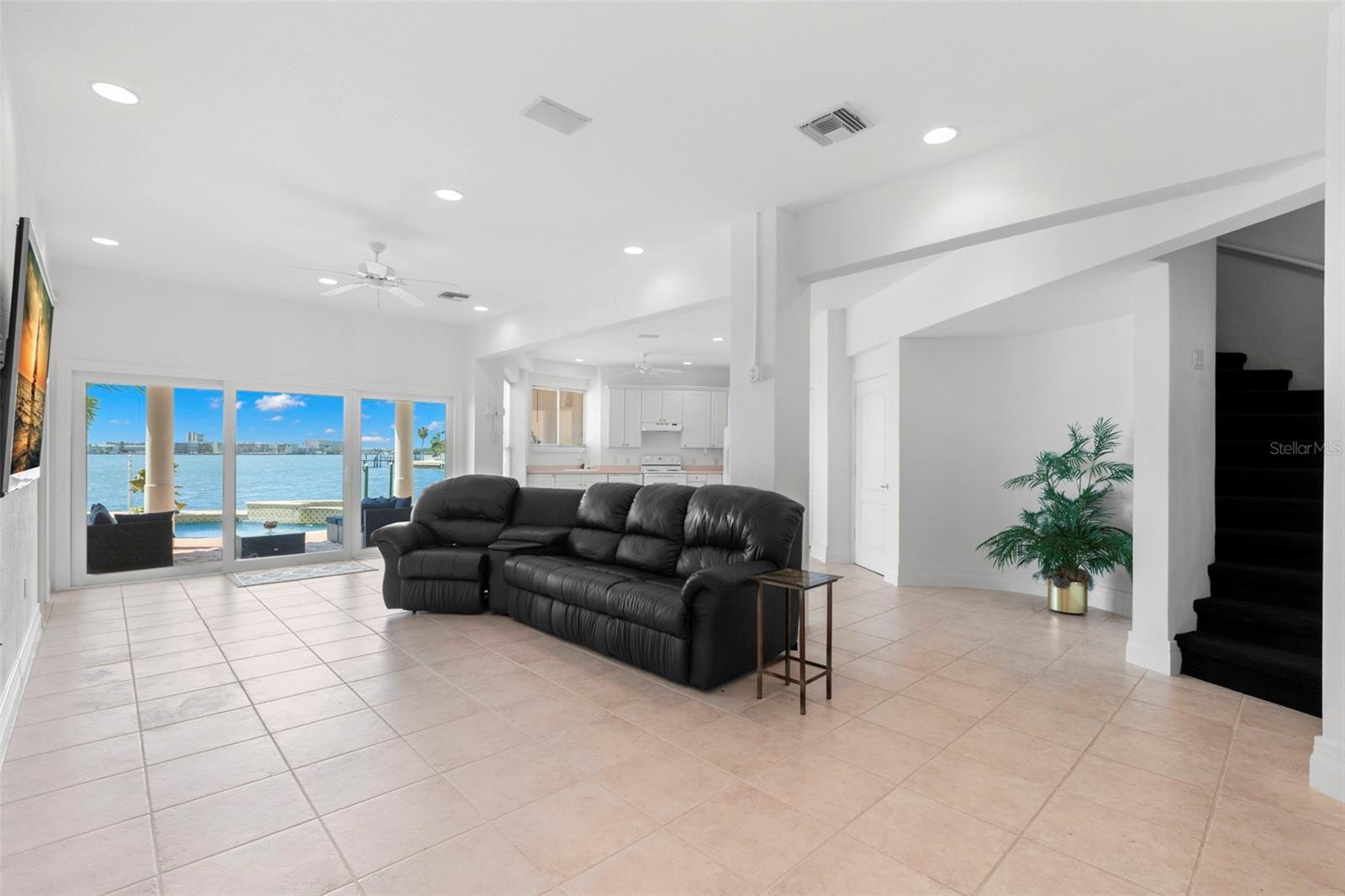 6130 KIPPS COLONY Dr GULFPORT, FL 33707